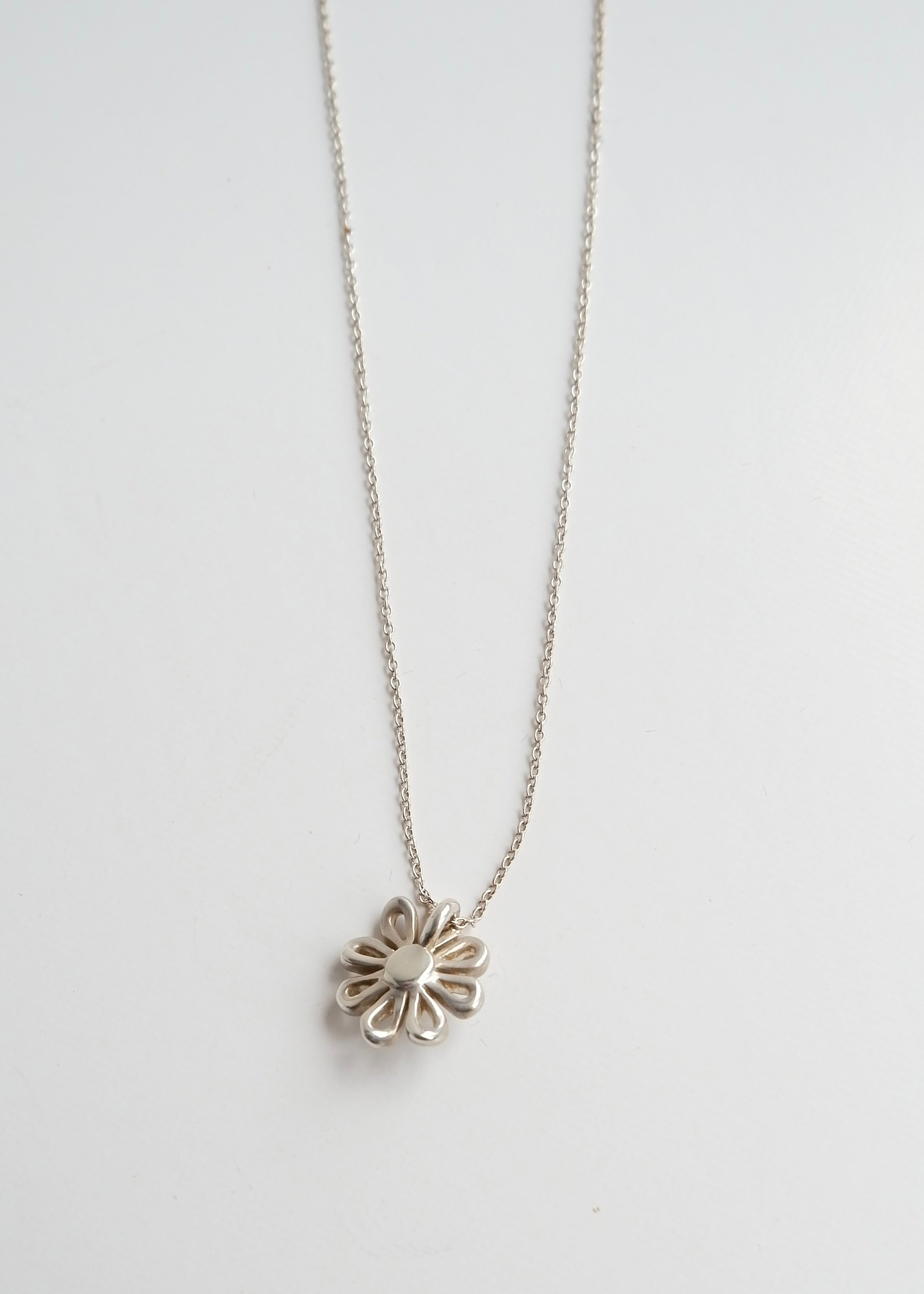 Authentic Preowned Tiffany & Co. Paloma Picasso (925) Silver Daisy Flower Pendant Necklace