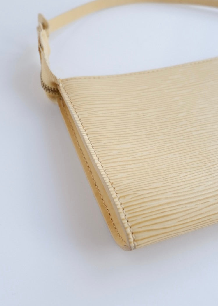 Sac porté épaule Louis Vuitton Pochette en cuir Épi beige authentique d'occasion
