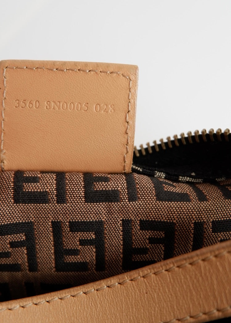 Authentique pochette Fendi d'occasion en toile/cuir Zucchino noire