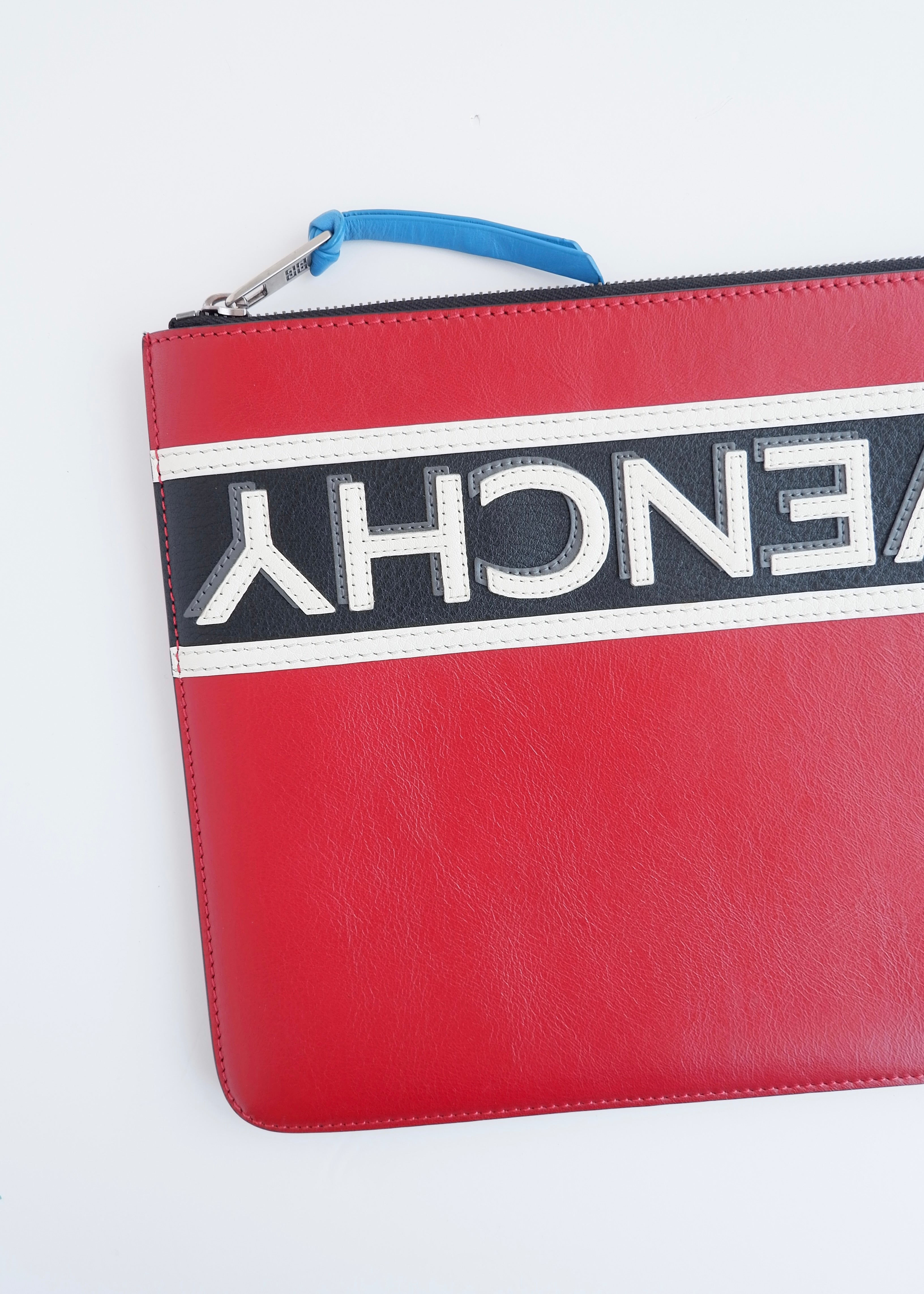 Pochette Givenchy d'occasion authentique en cuir rouge