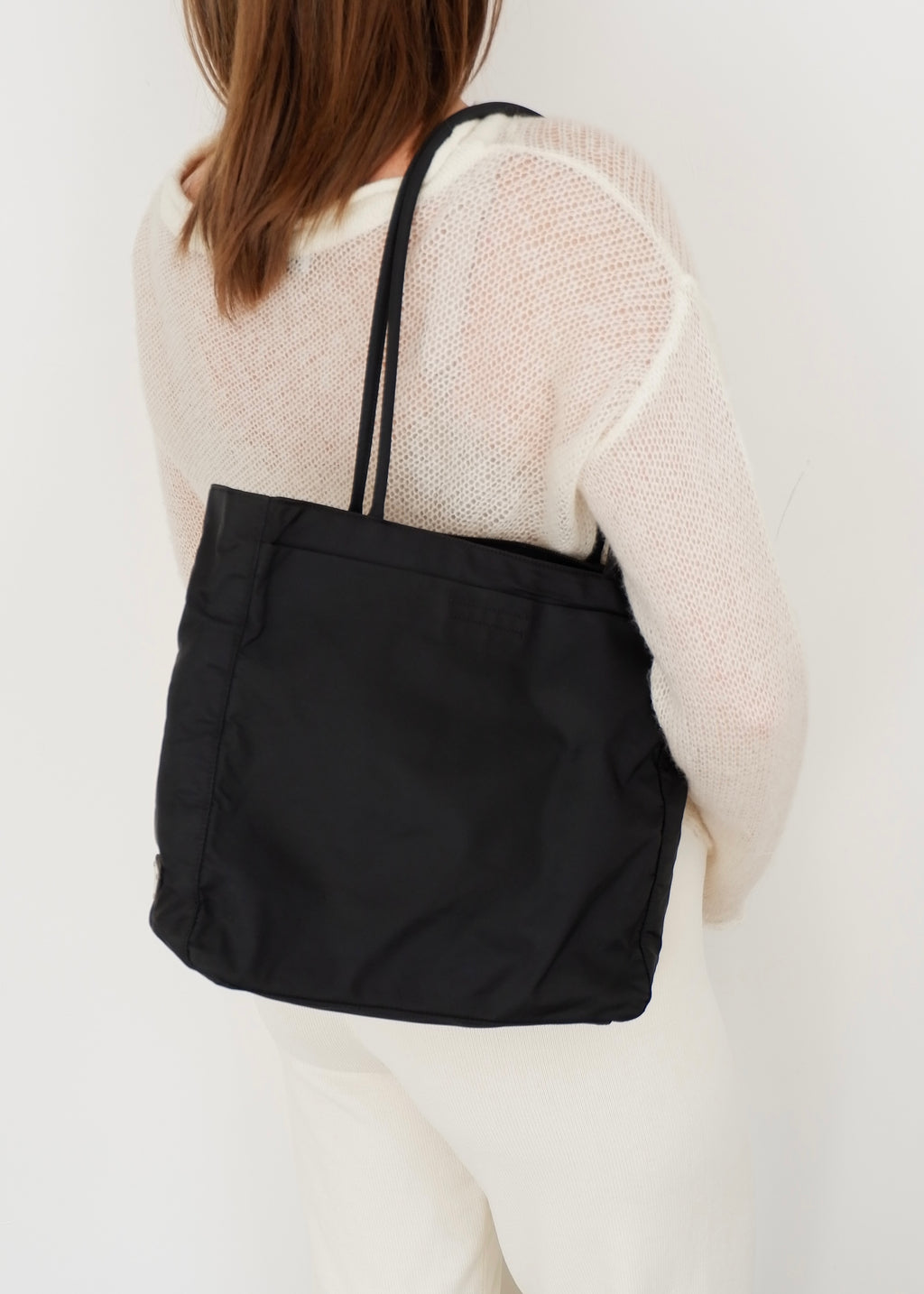 Sac cabas Prada authentique d'occasion en nylon noir à longue bandoulière