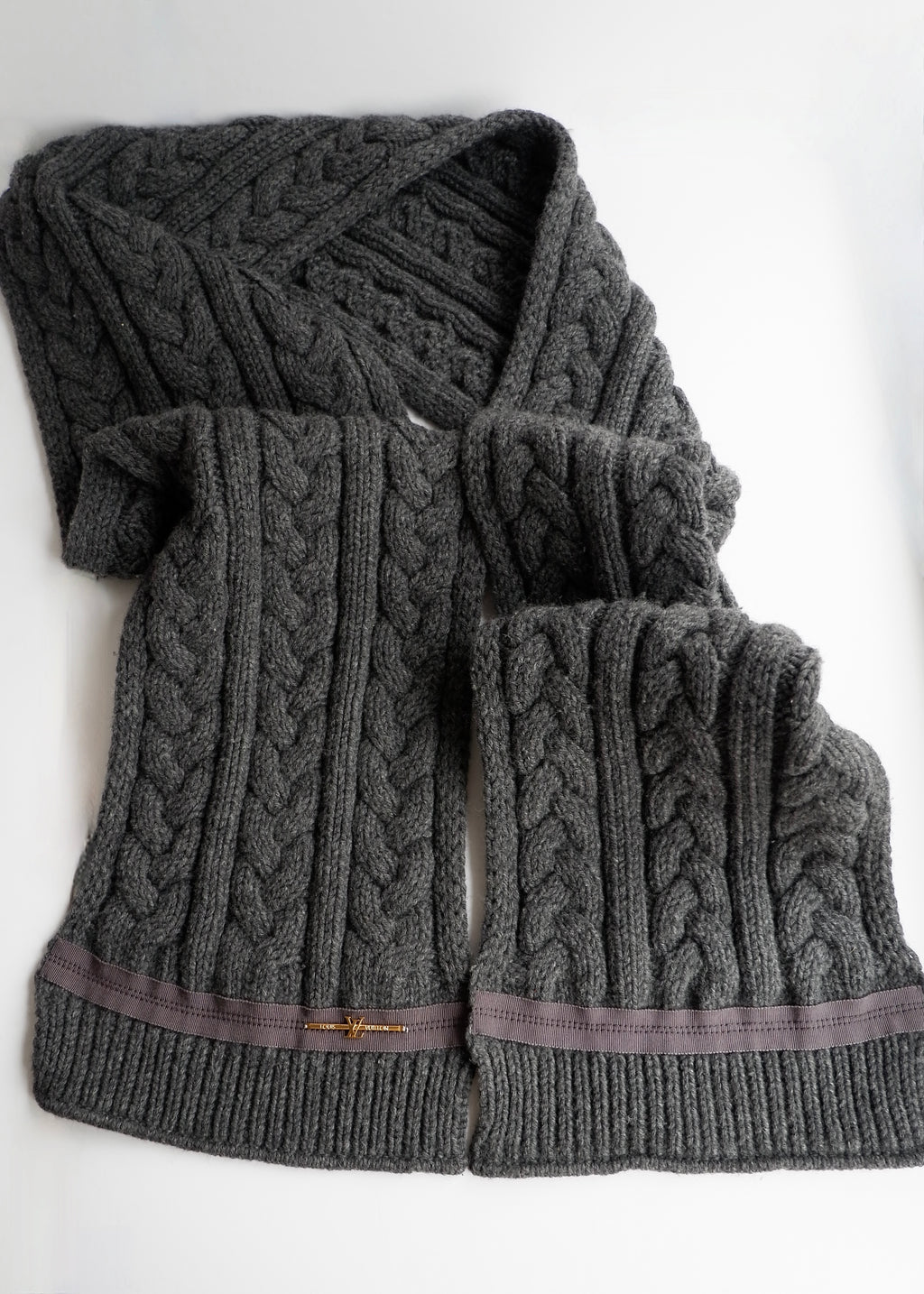 Preowned Louis Vuitton Grey Cable Knit Wool Scarf