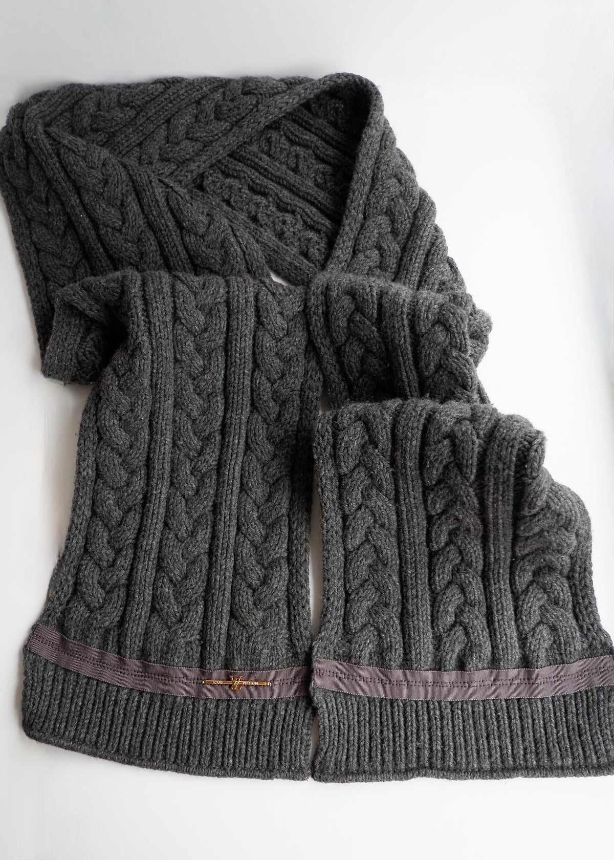 Preowned Louis Vuitton Grey Cable Knit Wool Scarf
