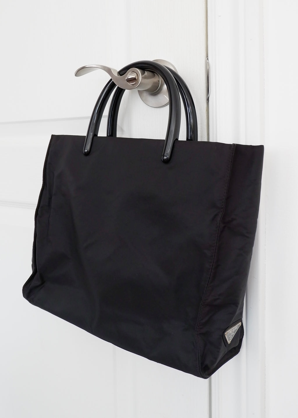 Sac à main Prada d'occasion authentique en nylon noir avec anse en acétate