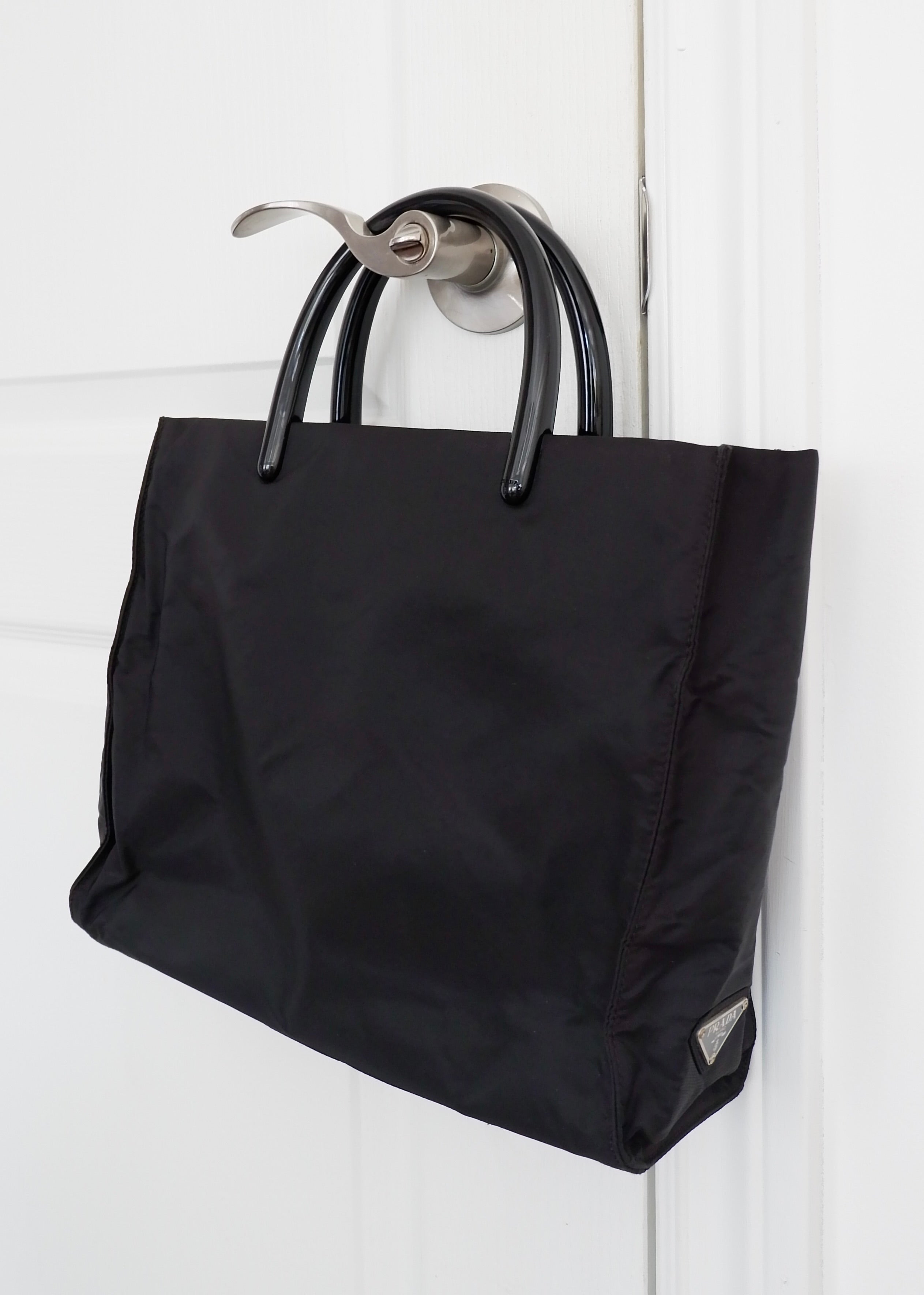 Sac à main Prada d'occasion authentique en nylon noir avec anse en acétate