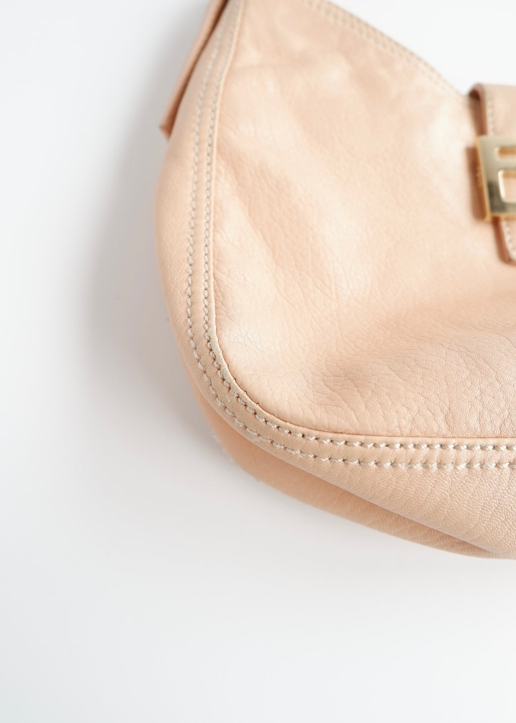 Sac à bandoulière Fendi d'occasion en cuir rose clair authentique
