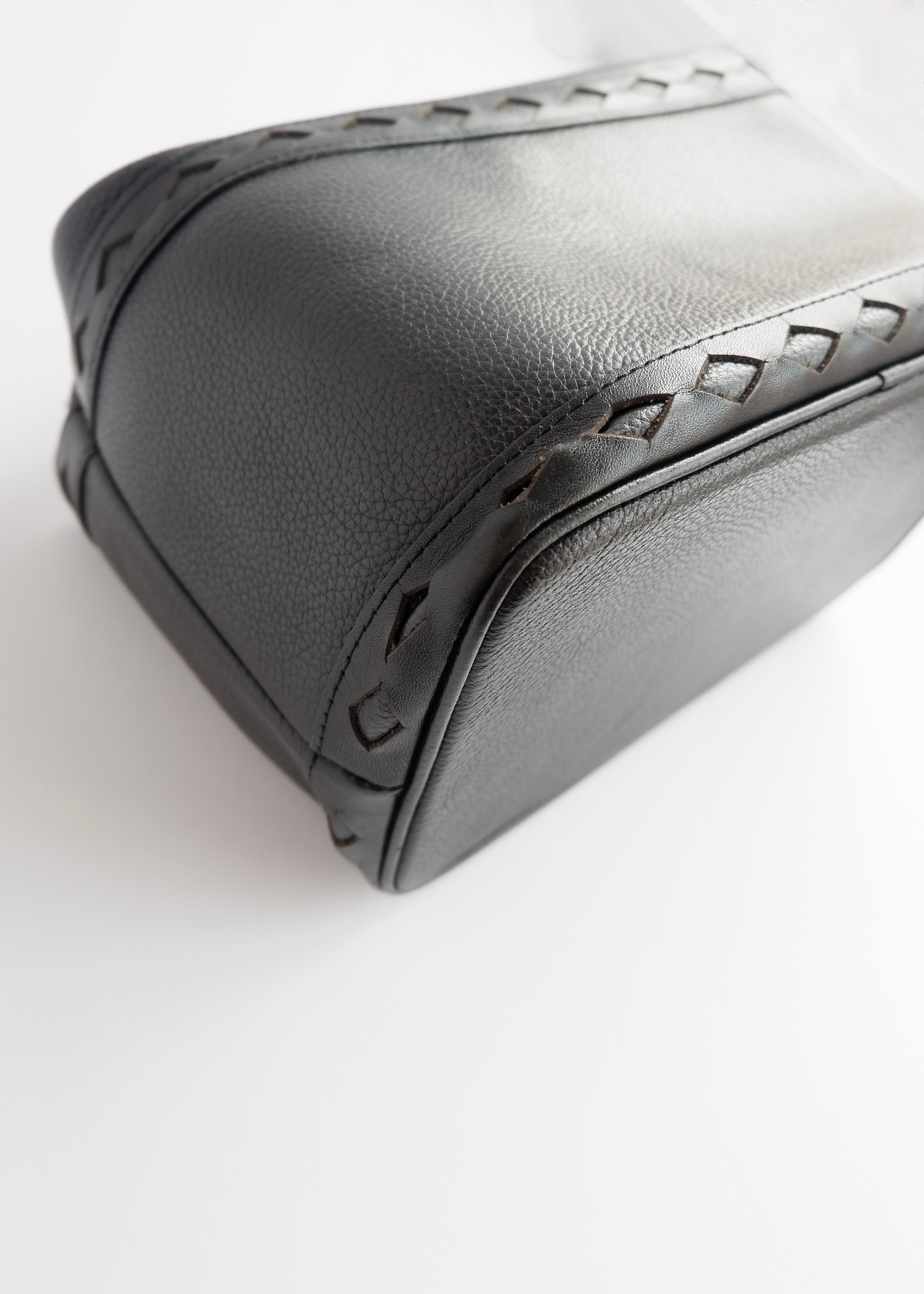 Sac à main YSL vintage authentique d'occasion en cuir grainé noir