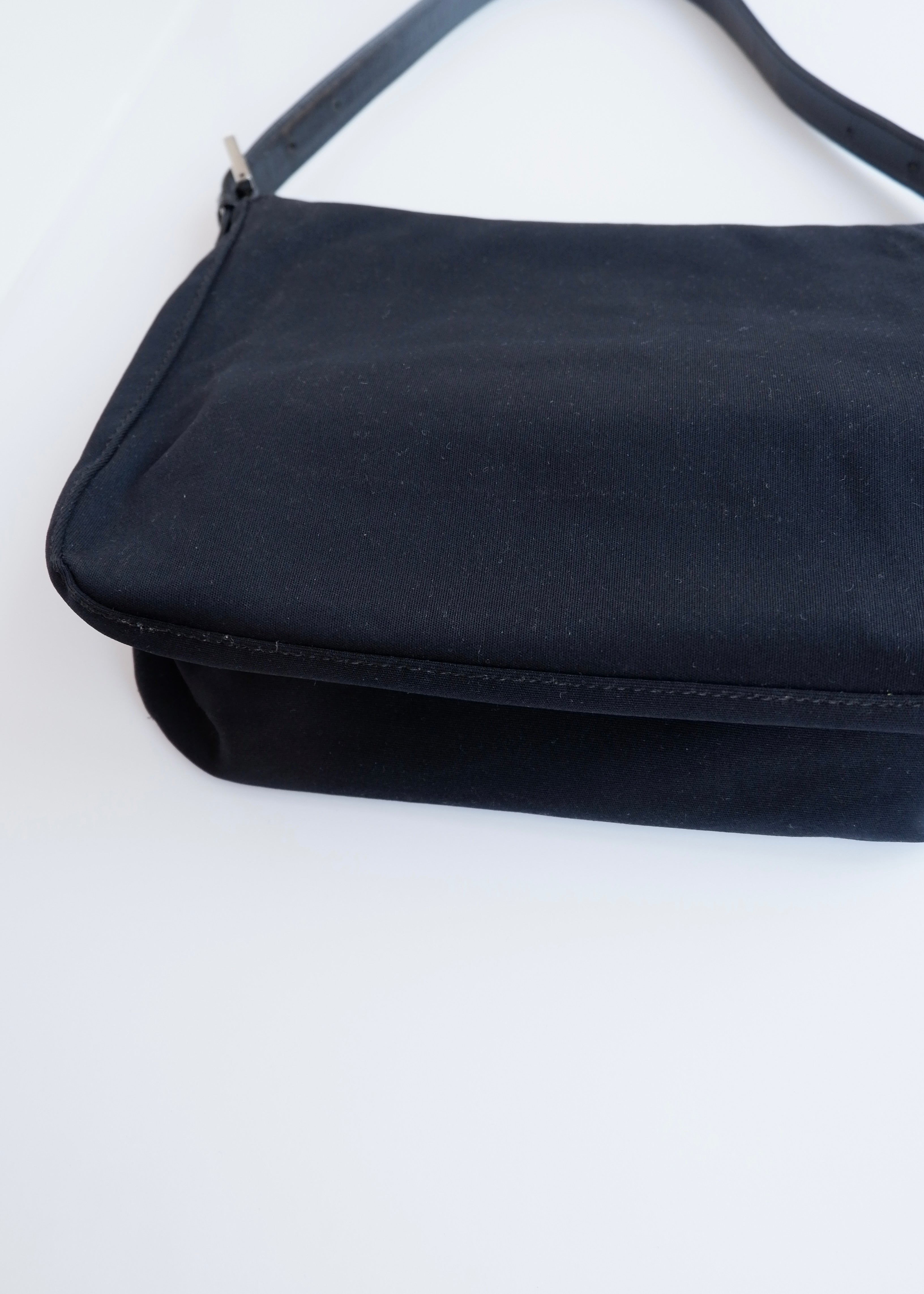 Sac porté épaule baguette Fendi authentique d'occasion en tissu noir