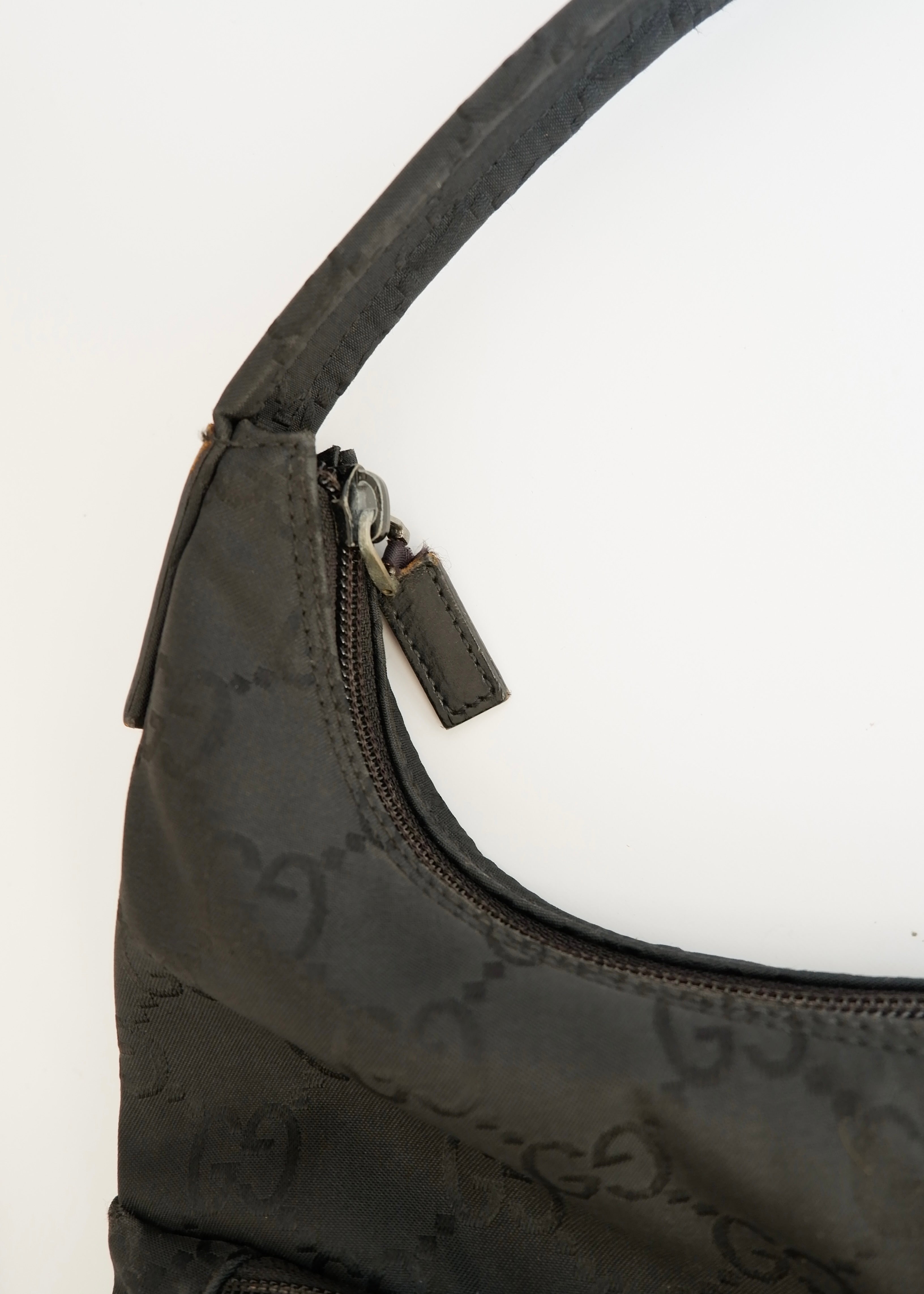 Authentique Sac à bandoulière Gucci en toile GG noire d'occasion