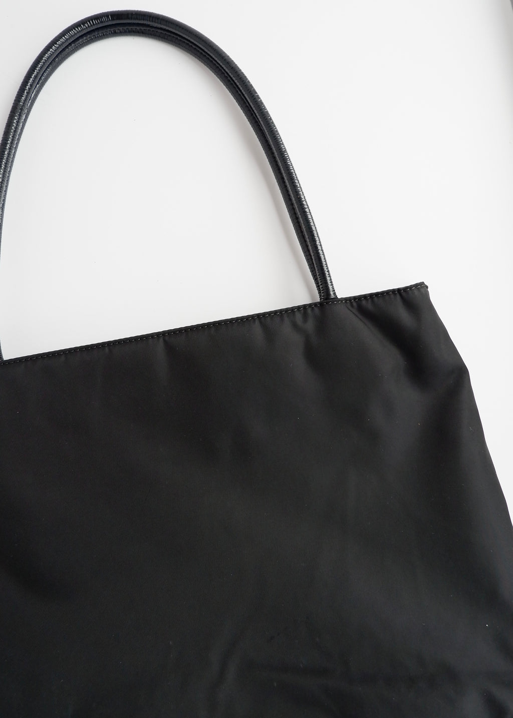 Authentique sac bandoulière Prada en nylon et cuir noir, d'occasion