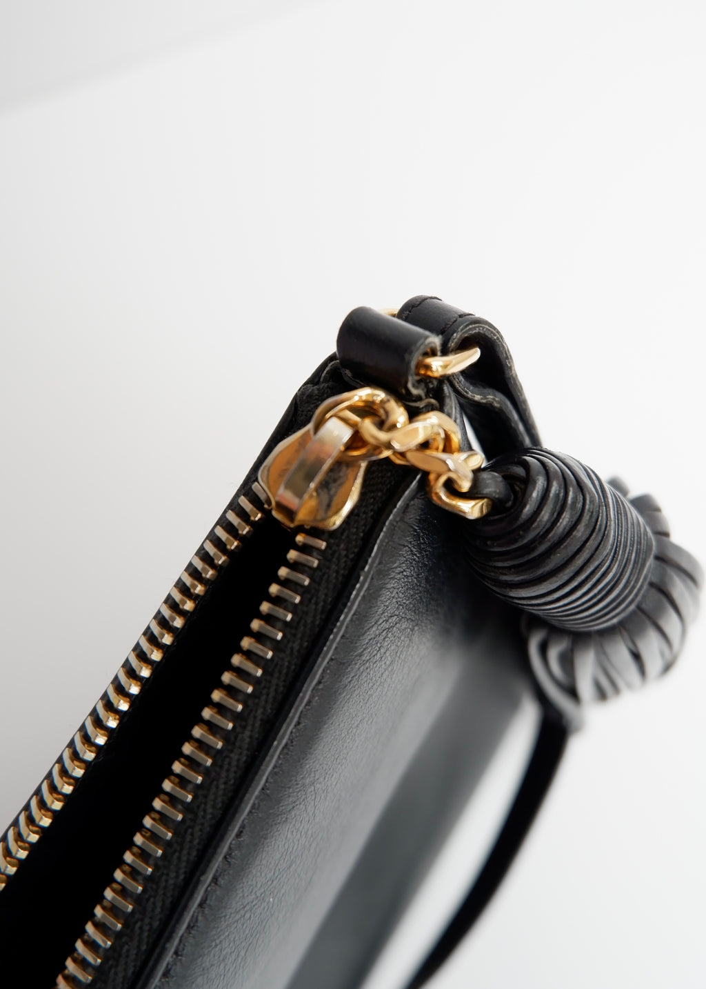 Authentique Sac bandoulière Saint Laurent YSL Monogramme Adolescent en cuir noir d'occasion