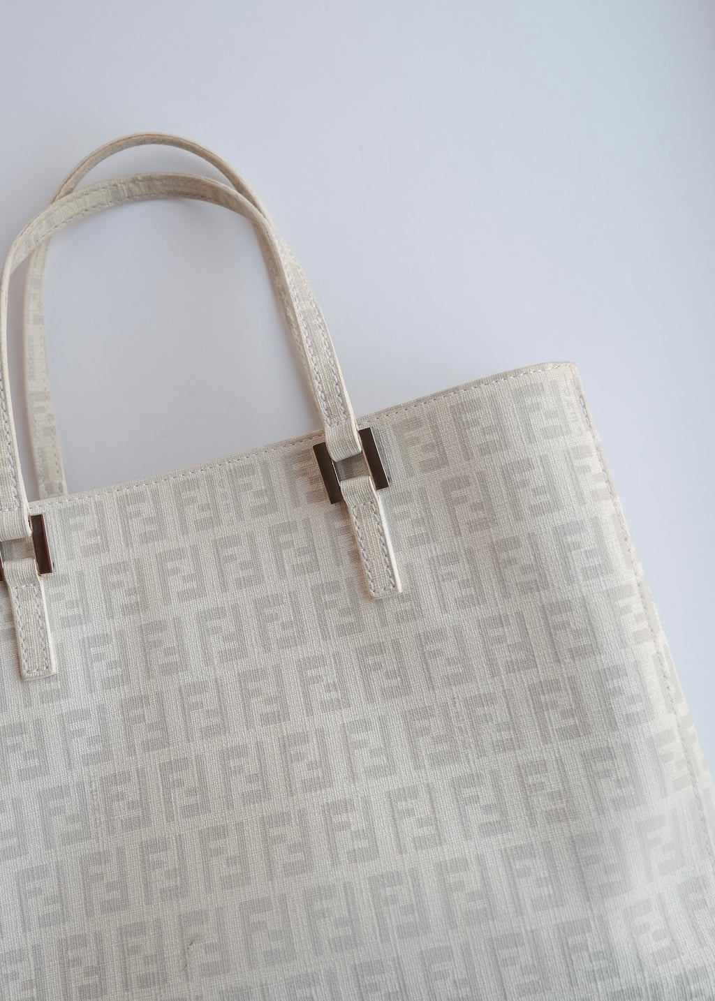 Sac à main Fendi Zucchino blanc d'occasion authentique