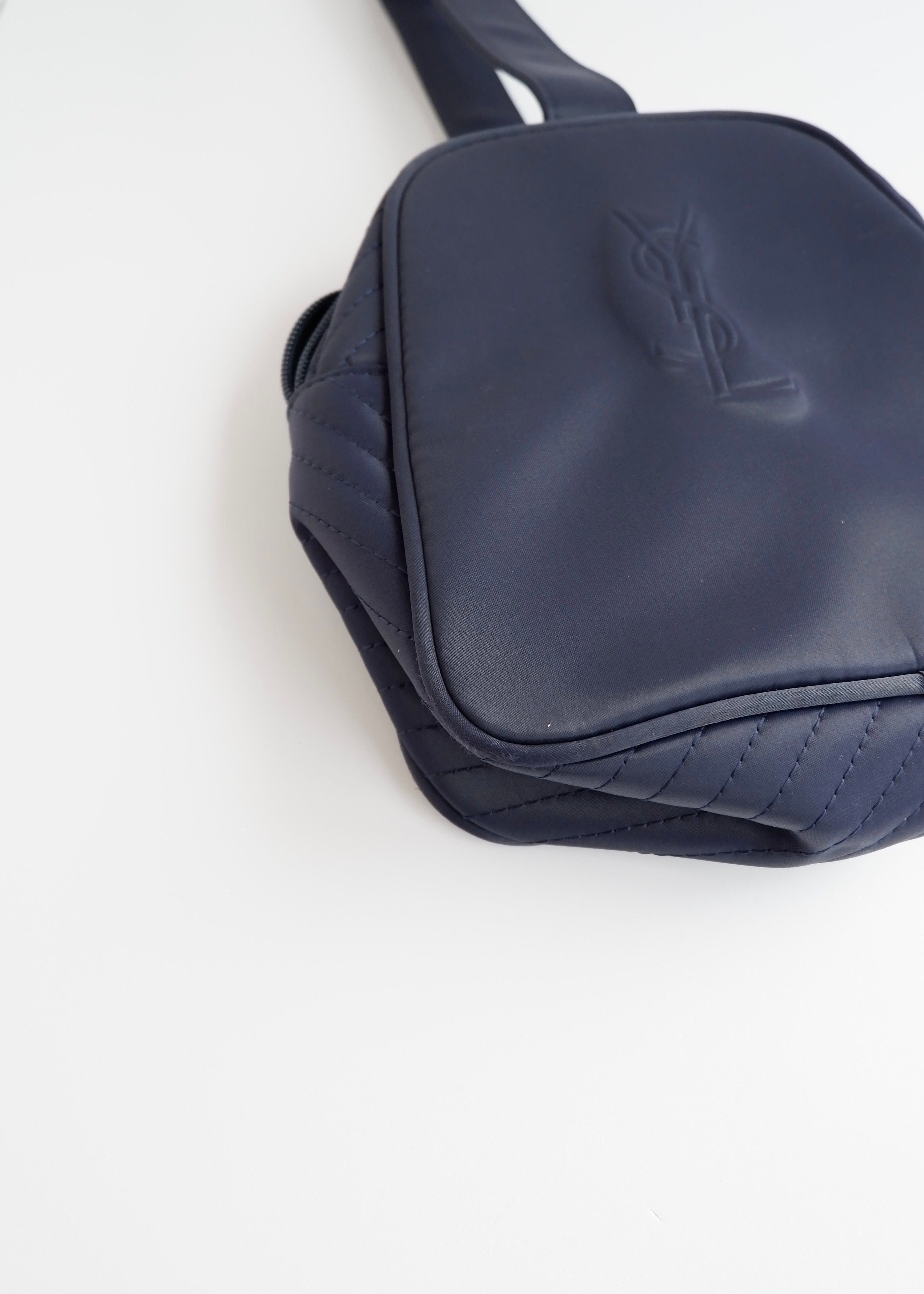 Pochette de poignet vintage YSL authentique en nylon bleu marine d'occasion