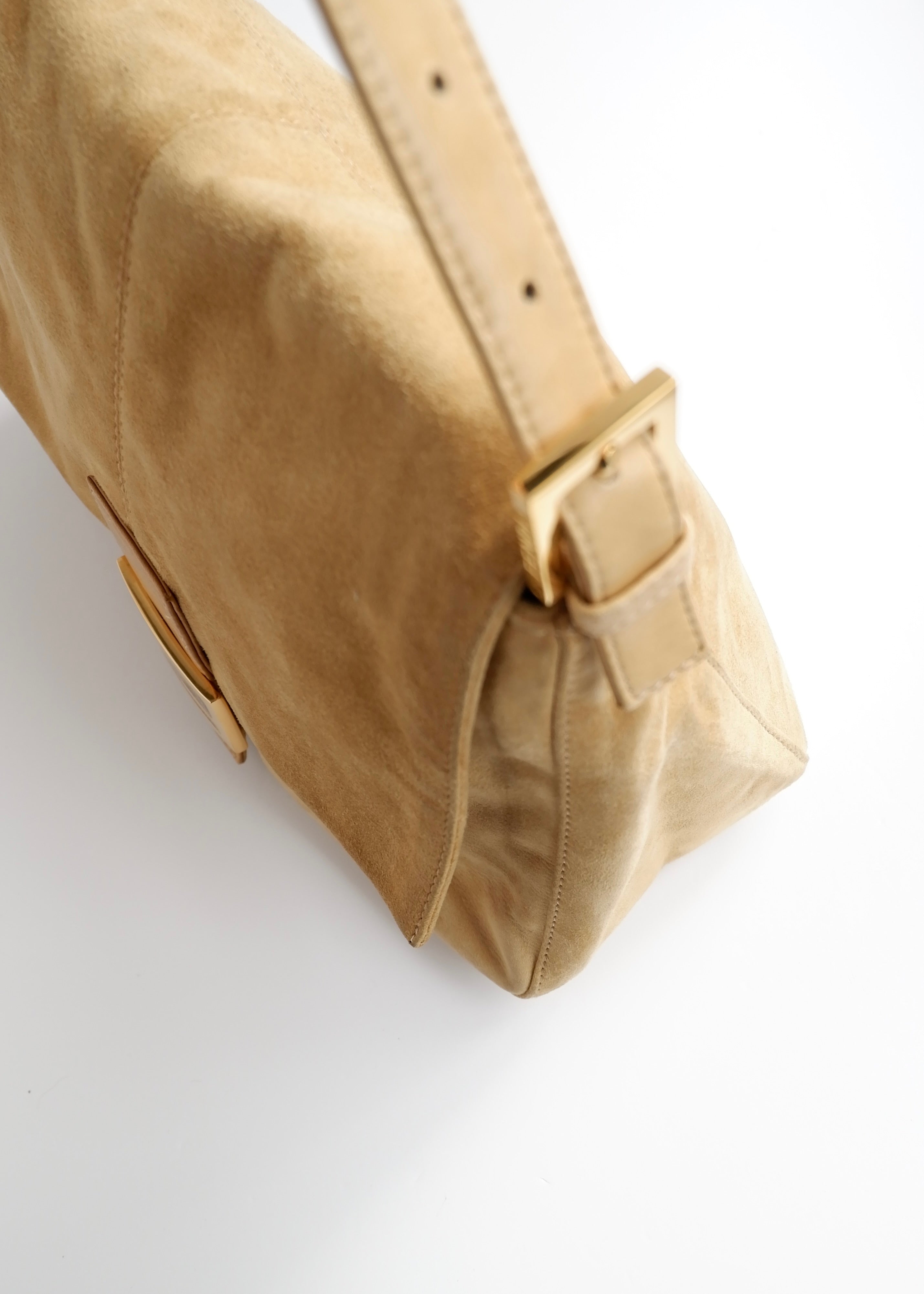 Sac à bandoulière Fendi Mamma Baguette en daim beige d'occasion authentique