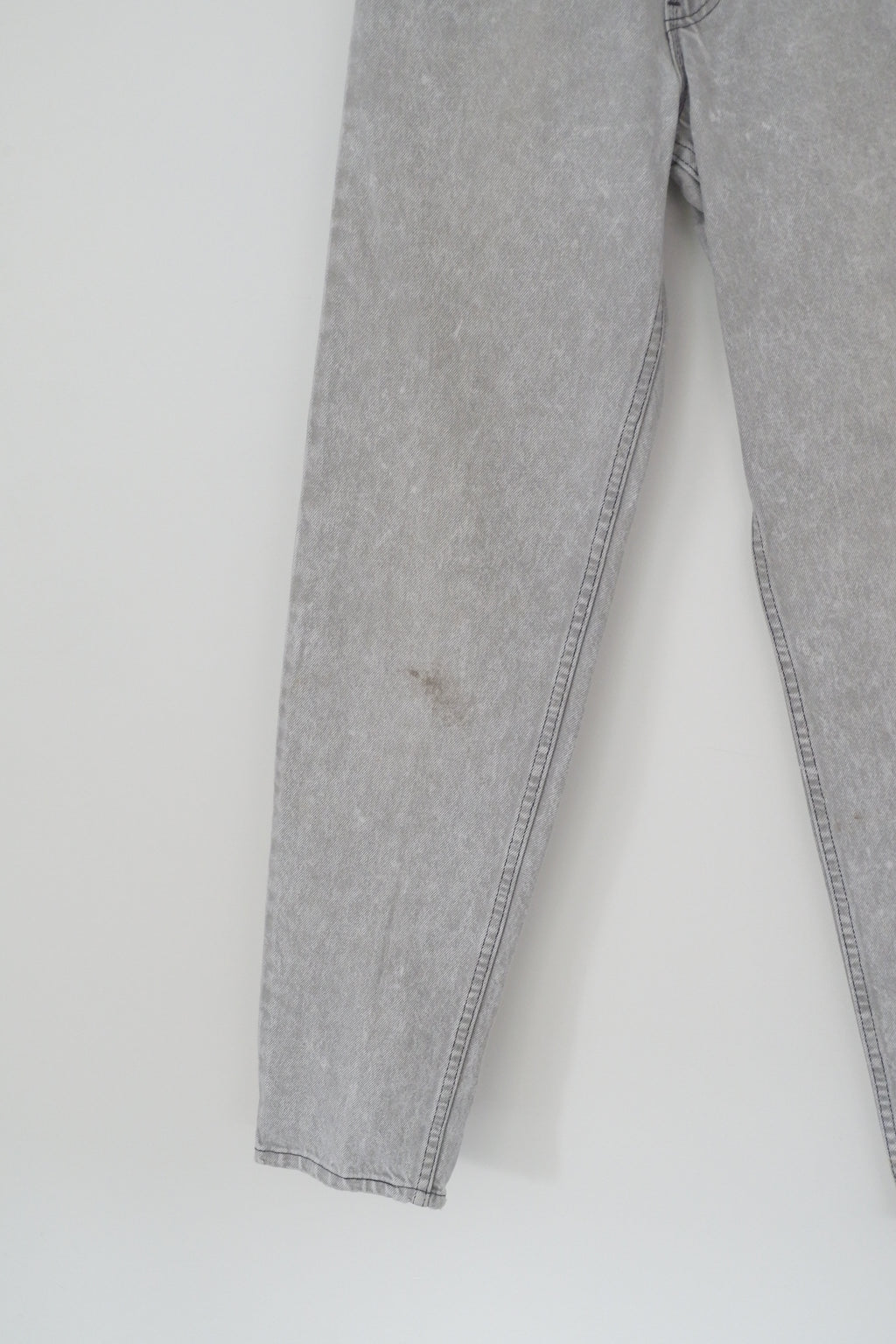 Levis Vintage 550 Grey Acid Wash Jeans - 26