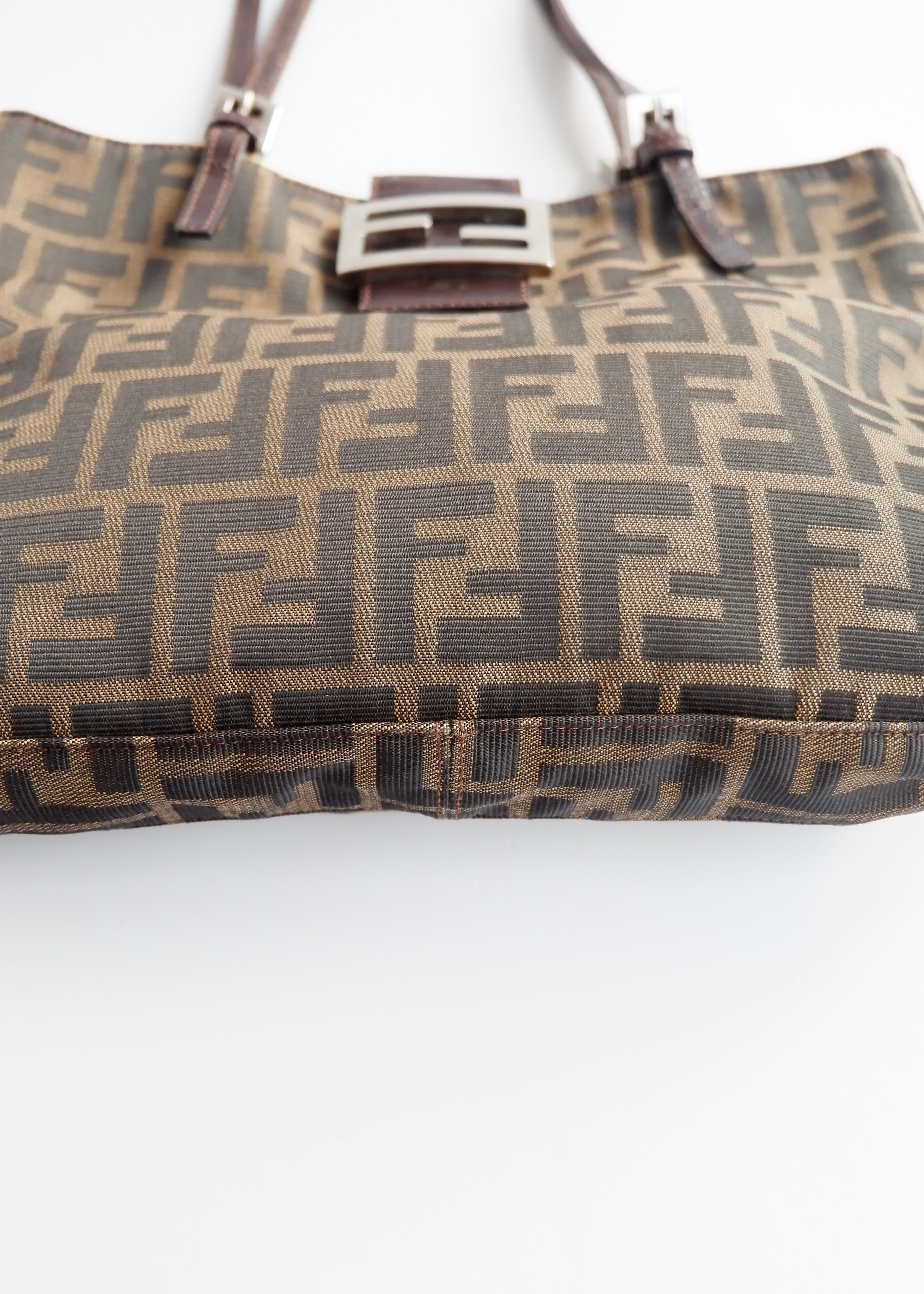 Sac cabas/sac à bandoulière Fendi Zucca authentique d'occasion