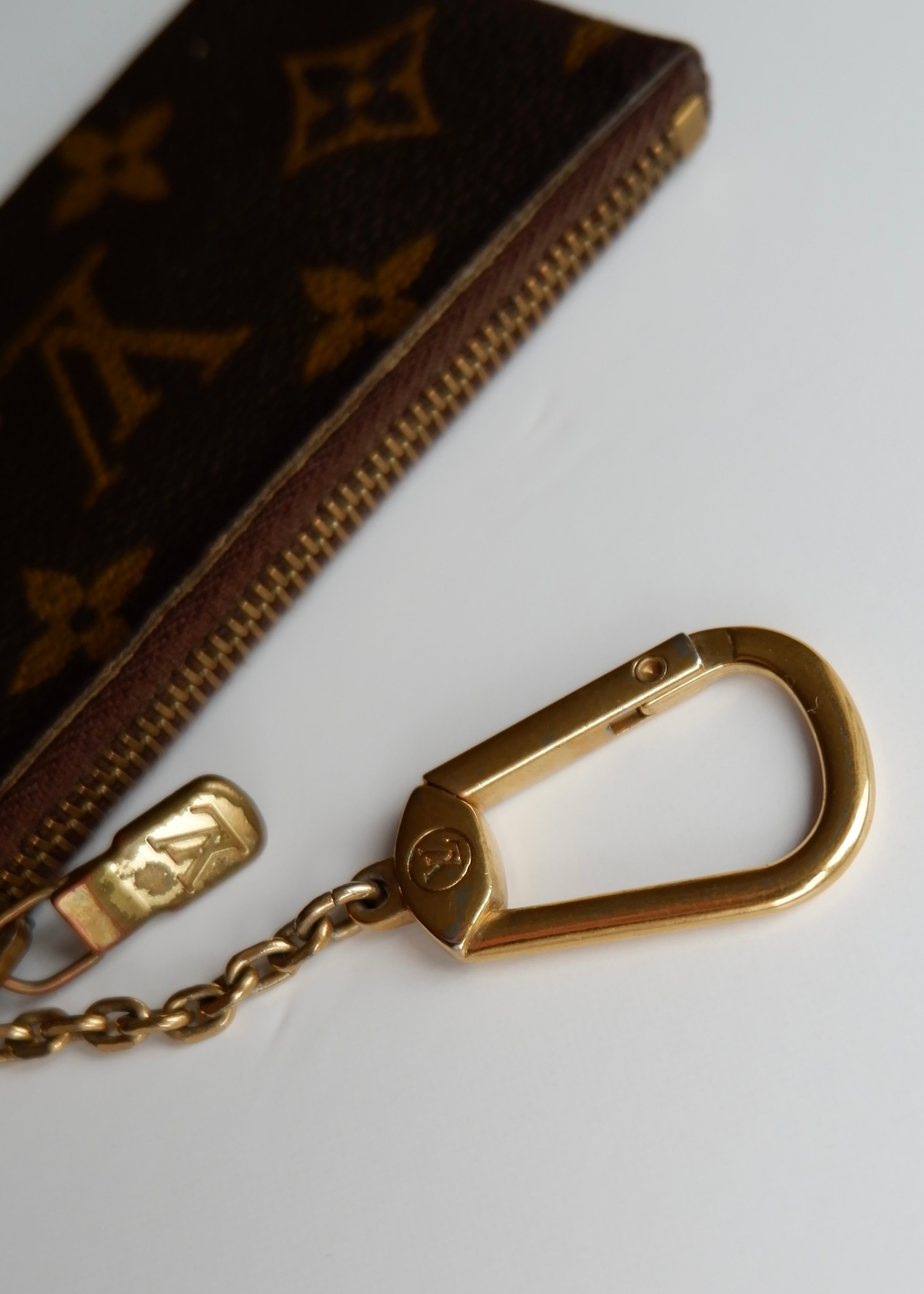Authentique pochette à clés monogramme Louis Vuitton d'occasion