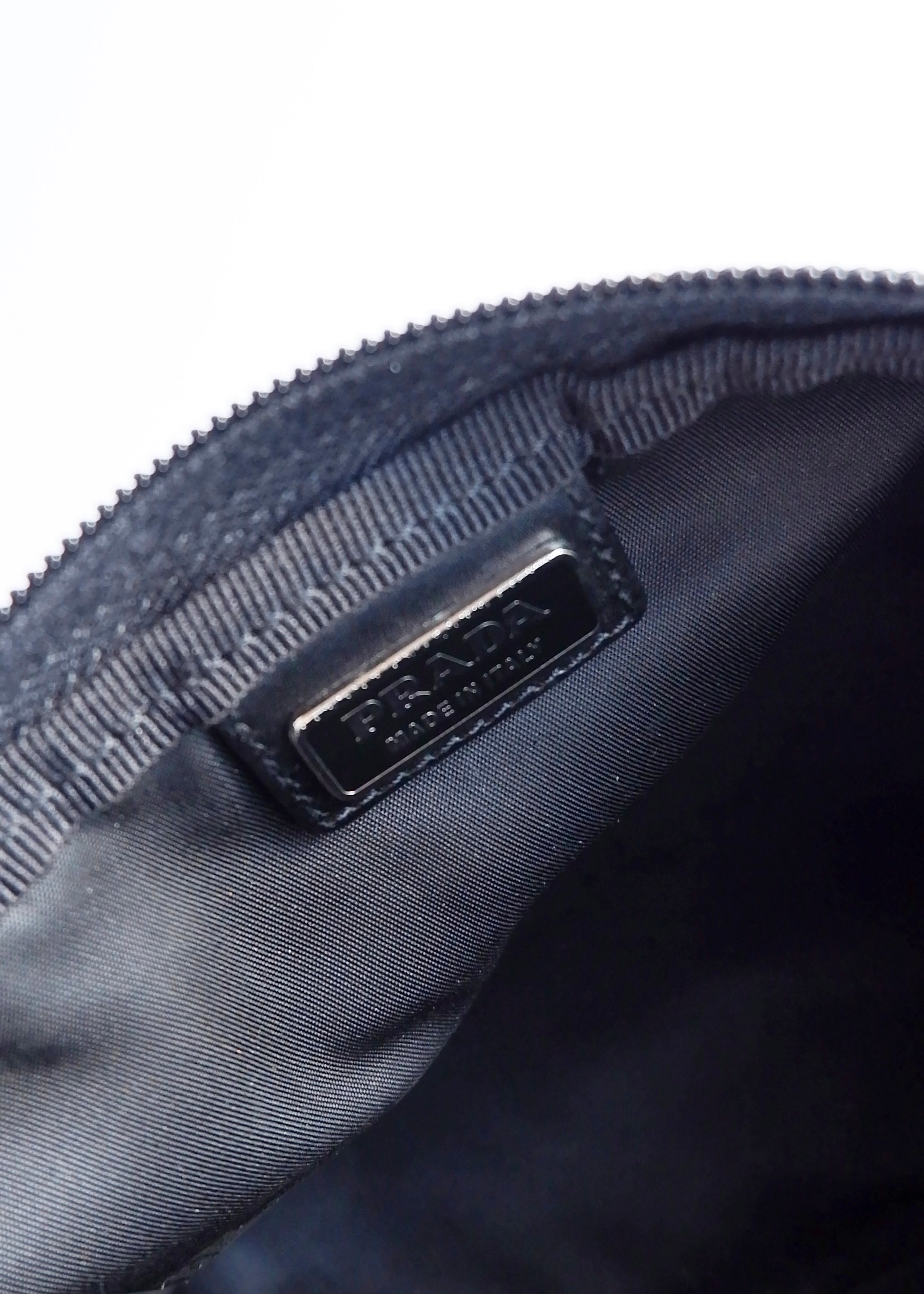 Pochette Prada authentique d'occasion en nylon noir