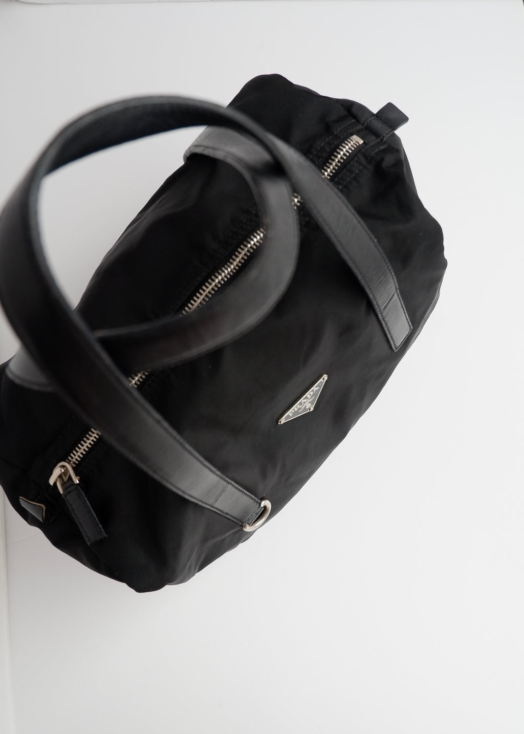 Sac à bandoulière Prada Bowler en nylon noir authentique d'occasion
