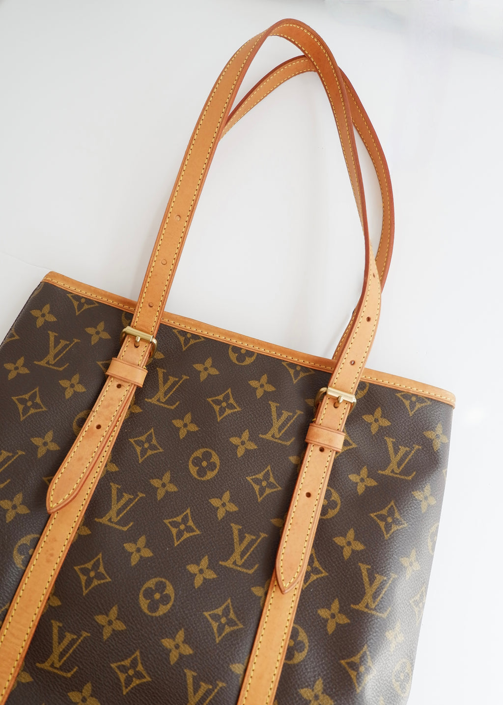 Preowned Louis Vuitton Monogram Bucket Bag GM W. Pouch