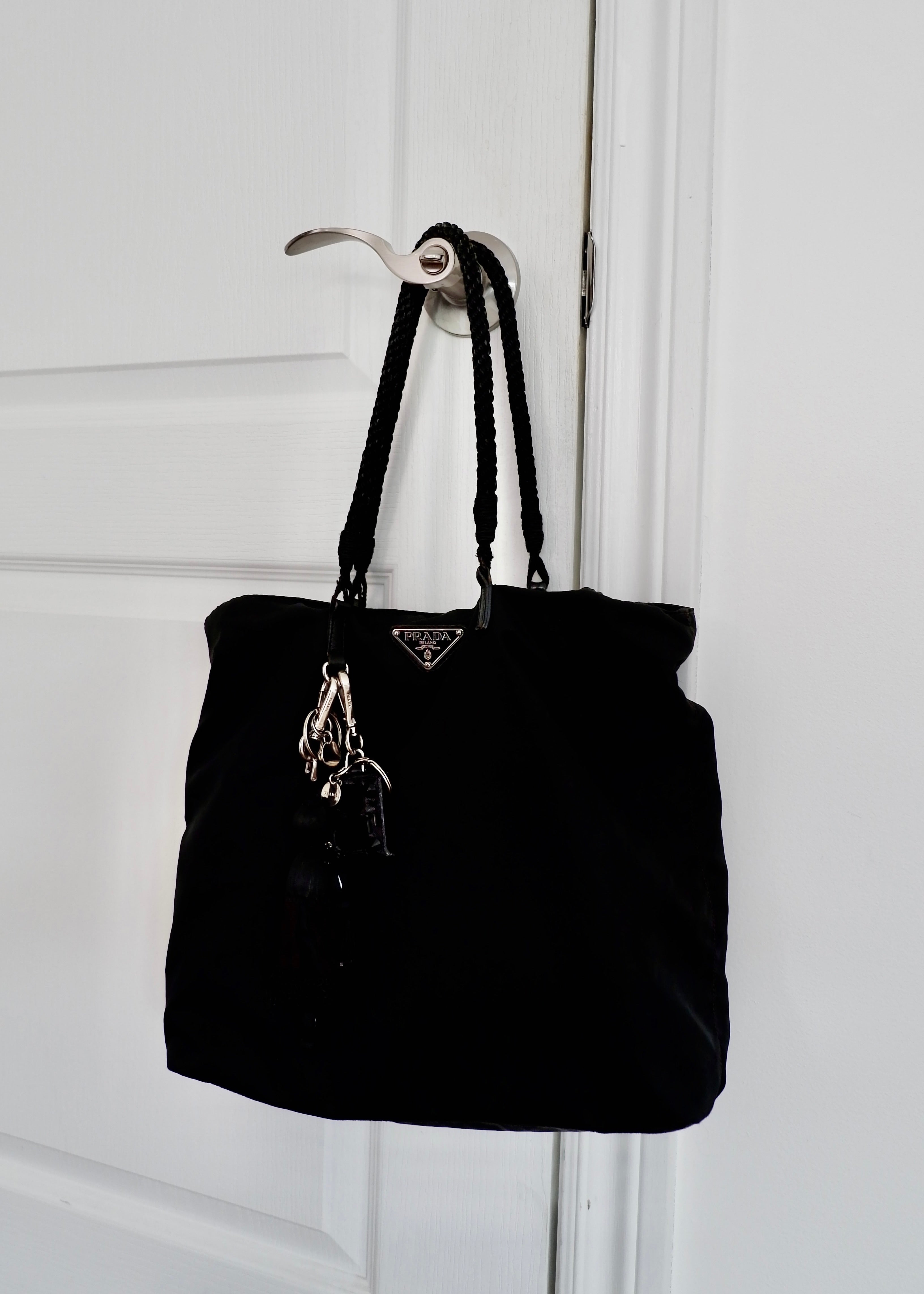Authentique fourre-tout en nylon noir Prada d'occasion