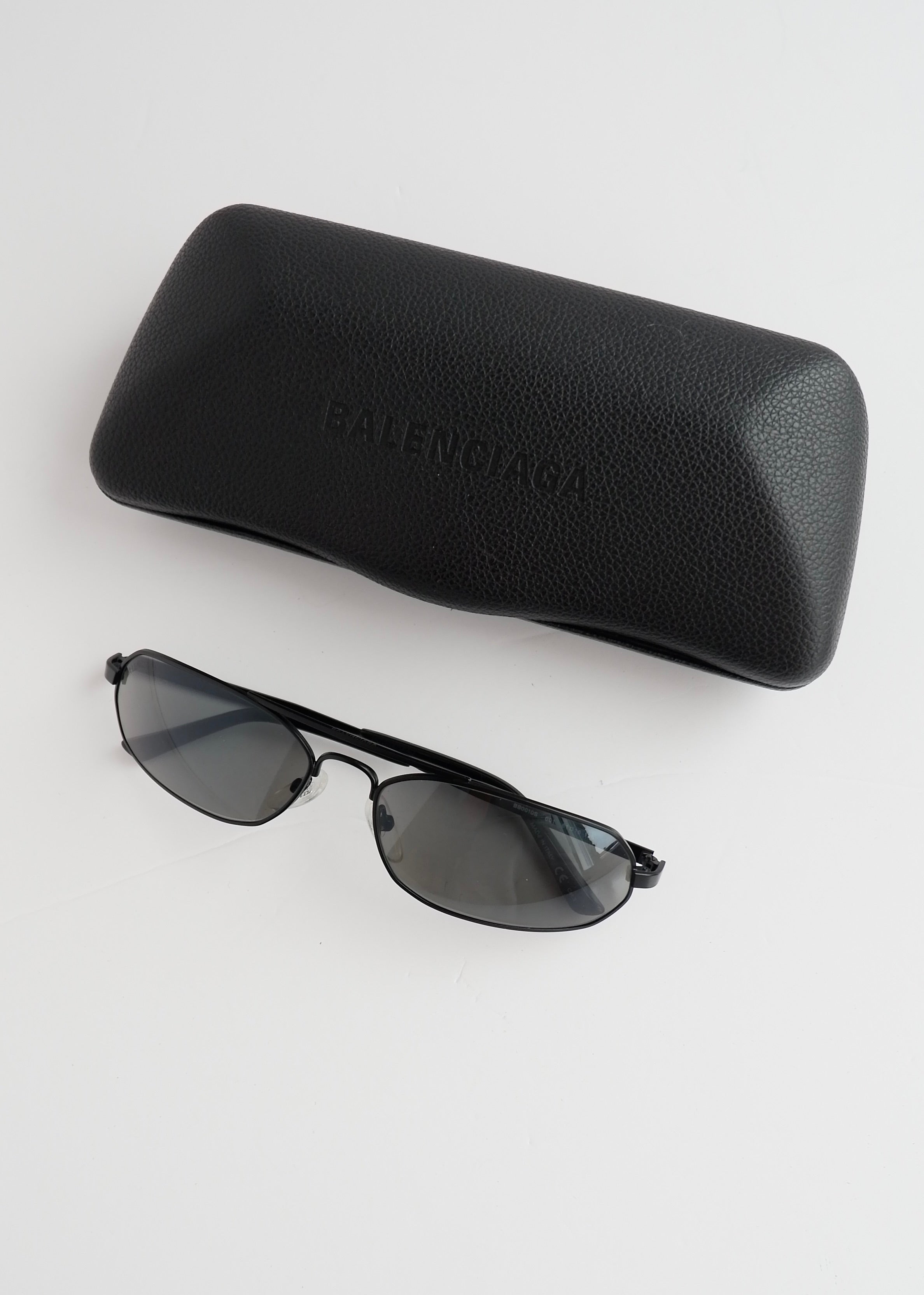 Authentiques Lunettes de soleil Balenciaga Small Frame noires d'occasion