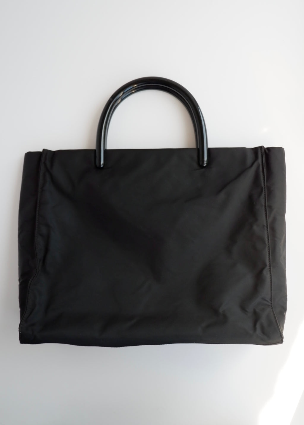 Sac à main Prada d'occasion authentique en nylon noir avec anse en acétate