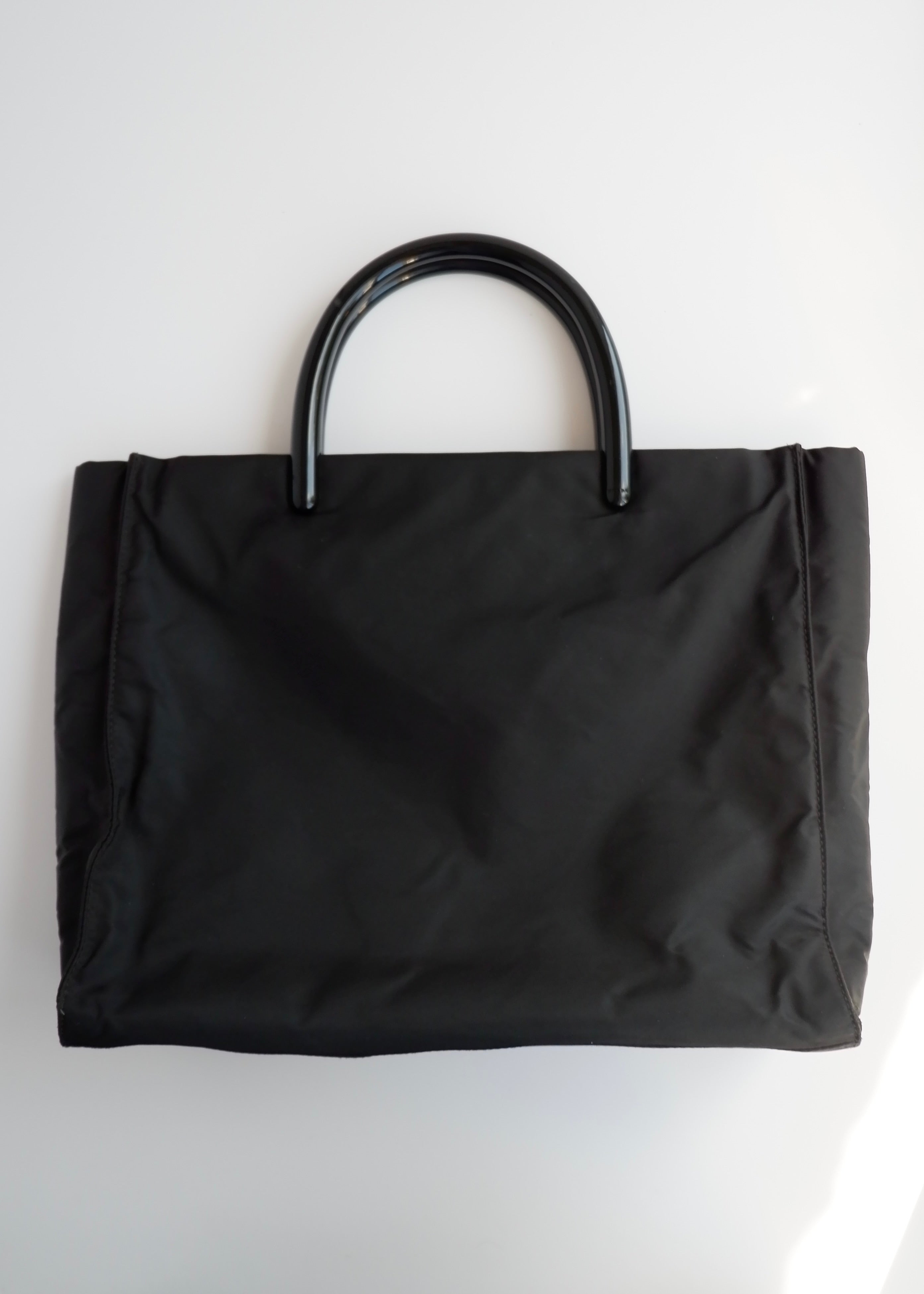 Sac à main Prada d'occasion authentique en nylon noir avec anse en acétate