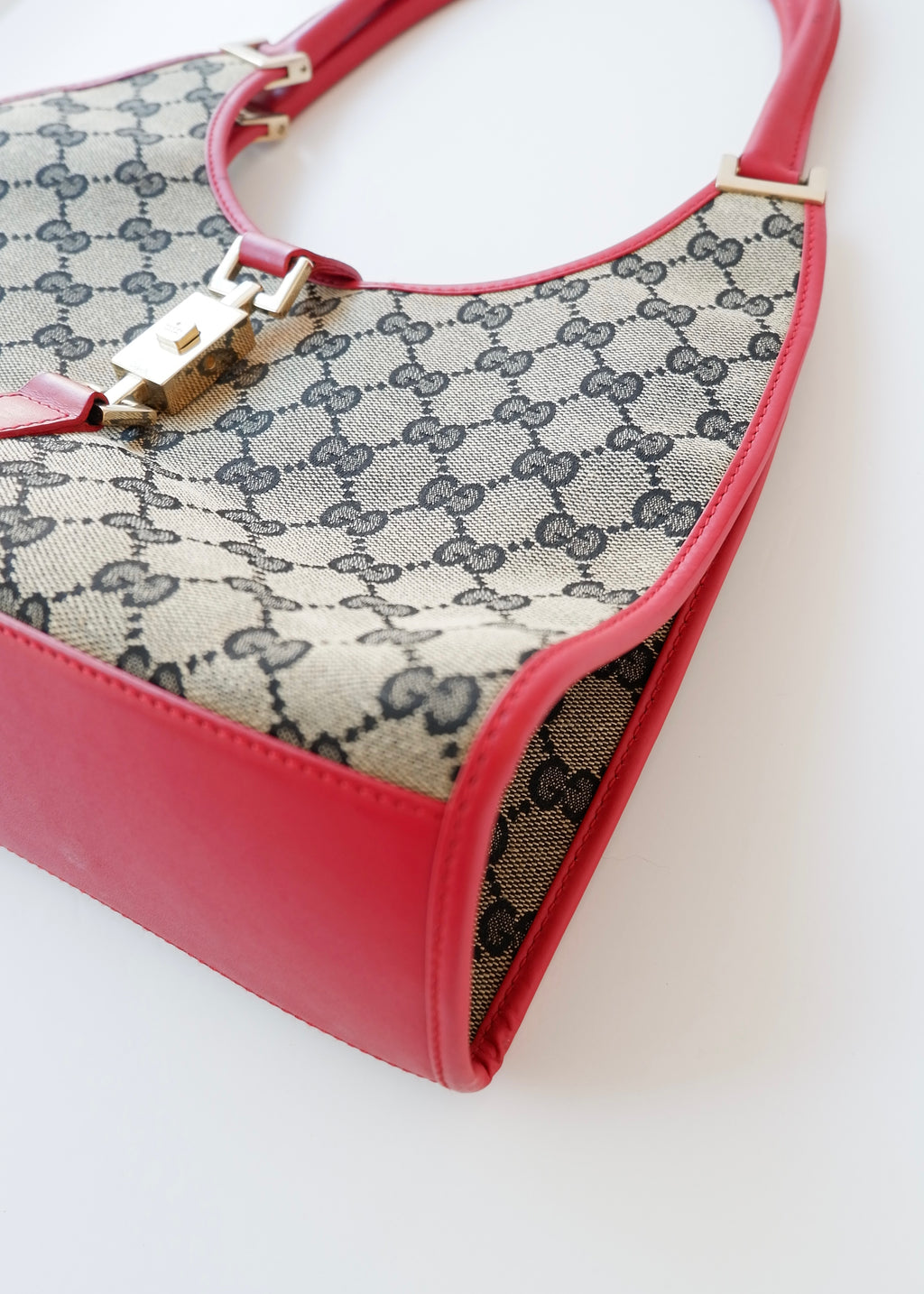 Preowned Gucci Red GG Canvas Jackie Piston Closure Shoulder Bag