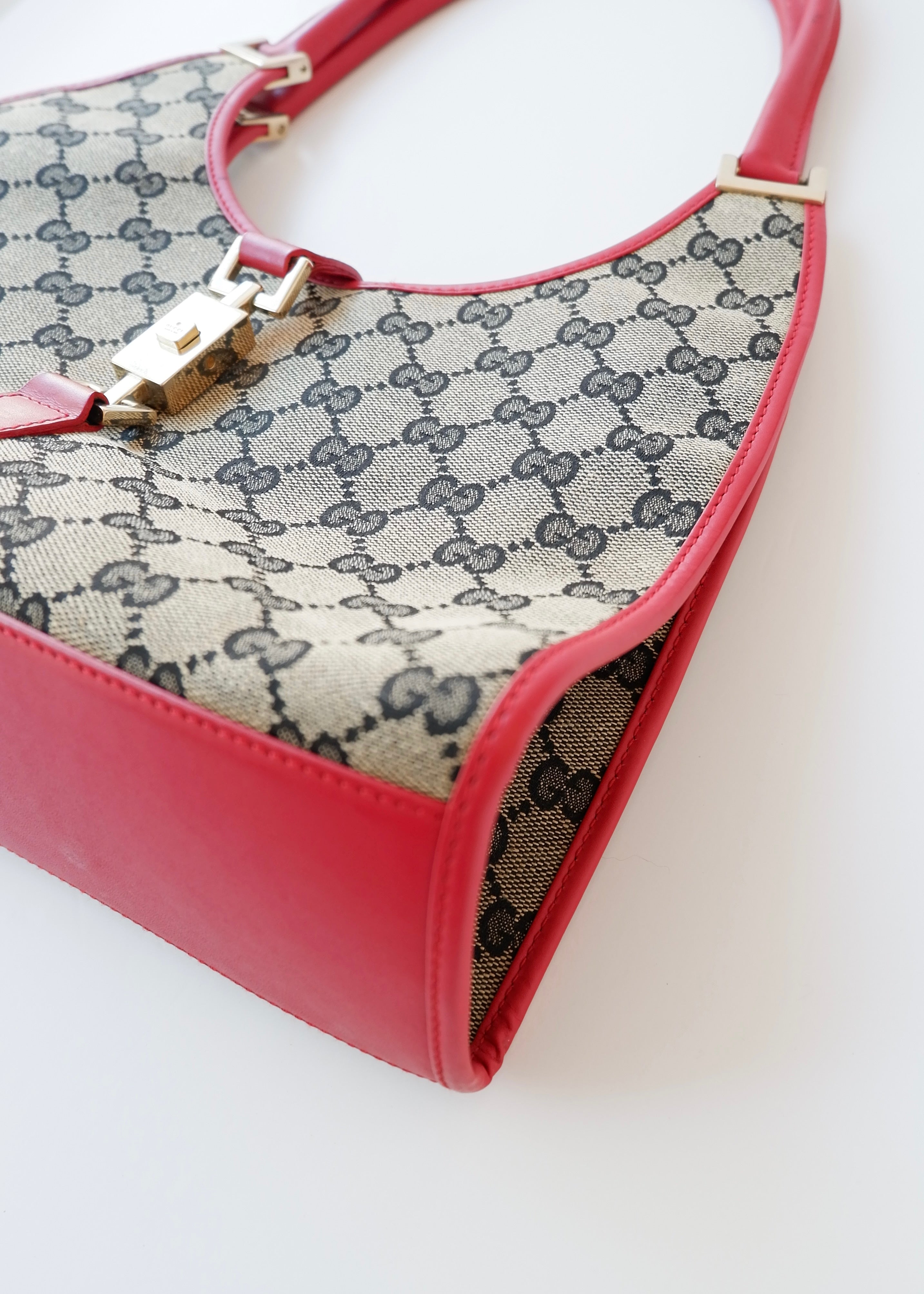 Preowned Gucci Red GG Canvas Jackie Piston Closure Shoulder Bag