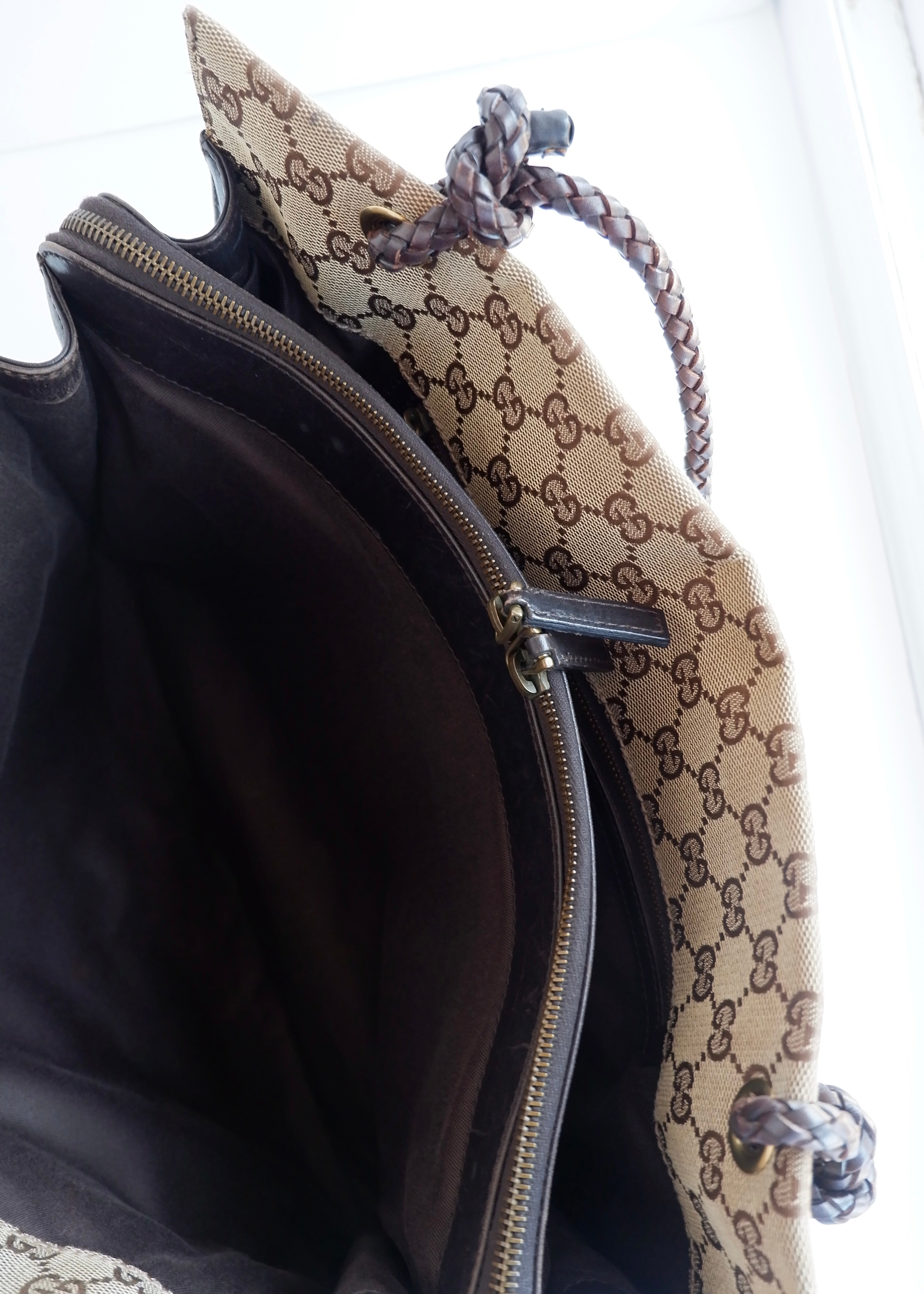 Sac fourre-tout Gucci d'occasion authentique en toile GG marron avec anse en cuir tressé