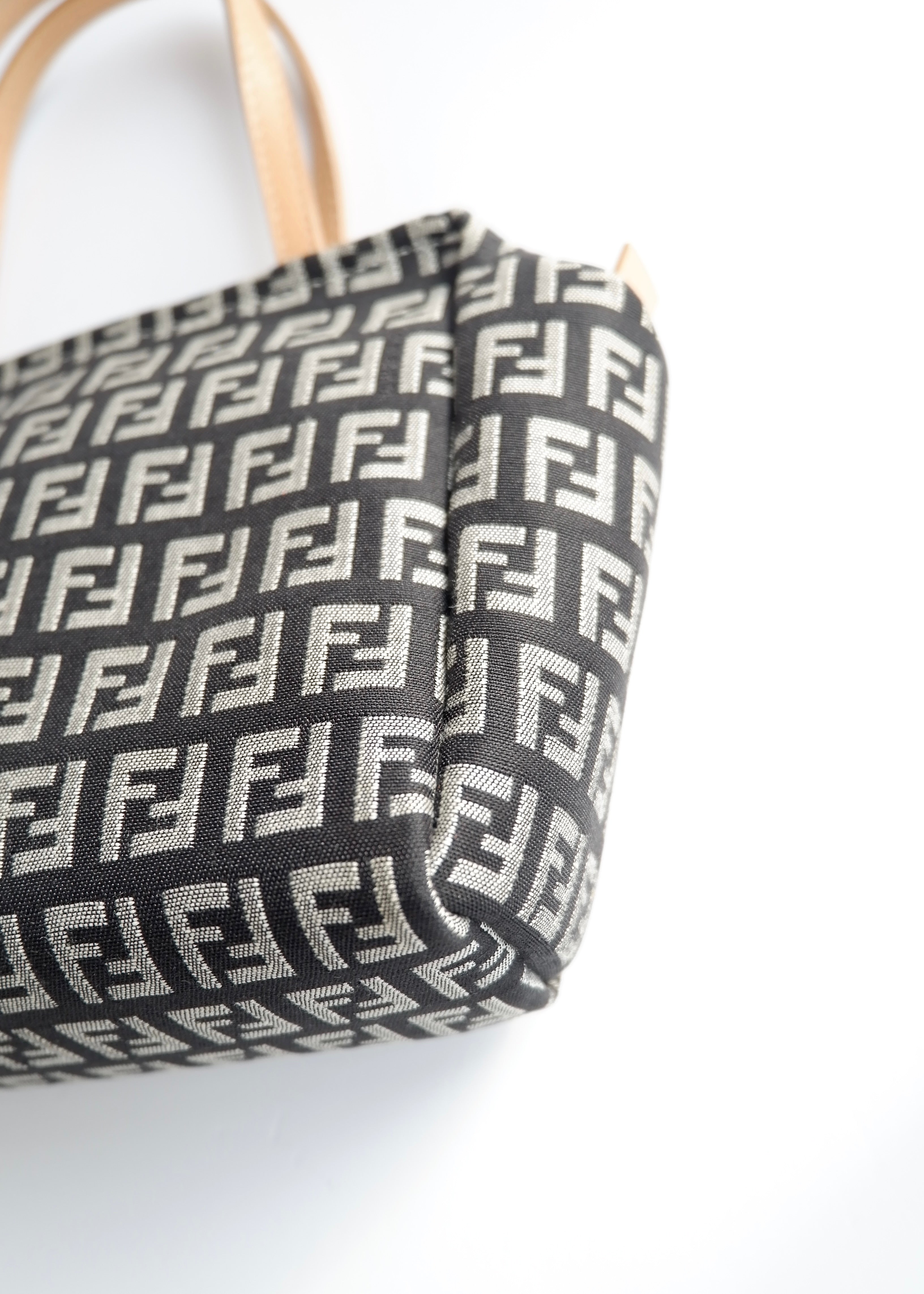 Authentique petit sac fourre-tout Fendi Zucchino noir/beige d'occasion