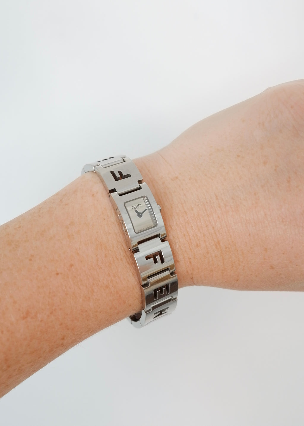 Preowned Fend Silver Stainless Steel FENDI Logo Watch