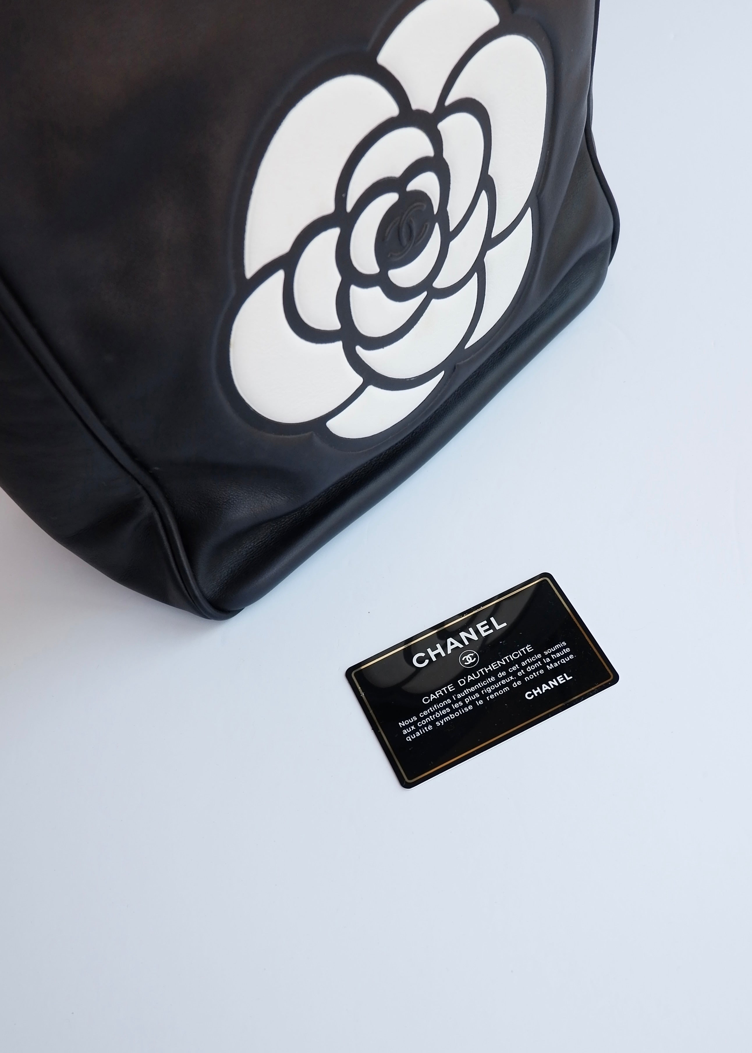 Preowned Chanel Black Leather Camellia Logo Tote Shoulder Bag