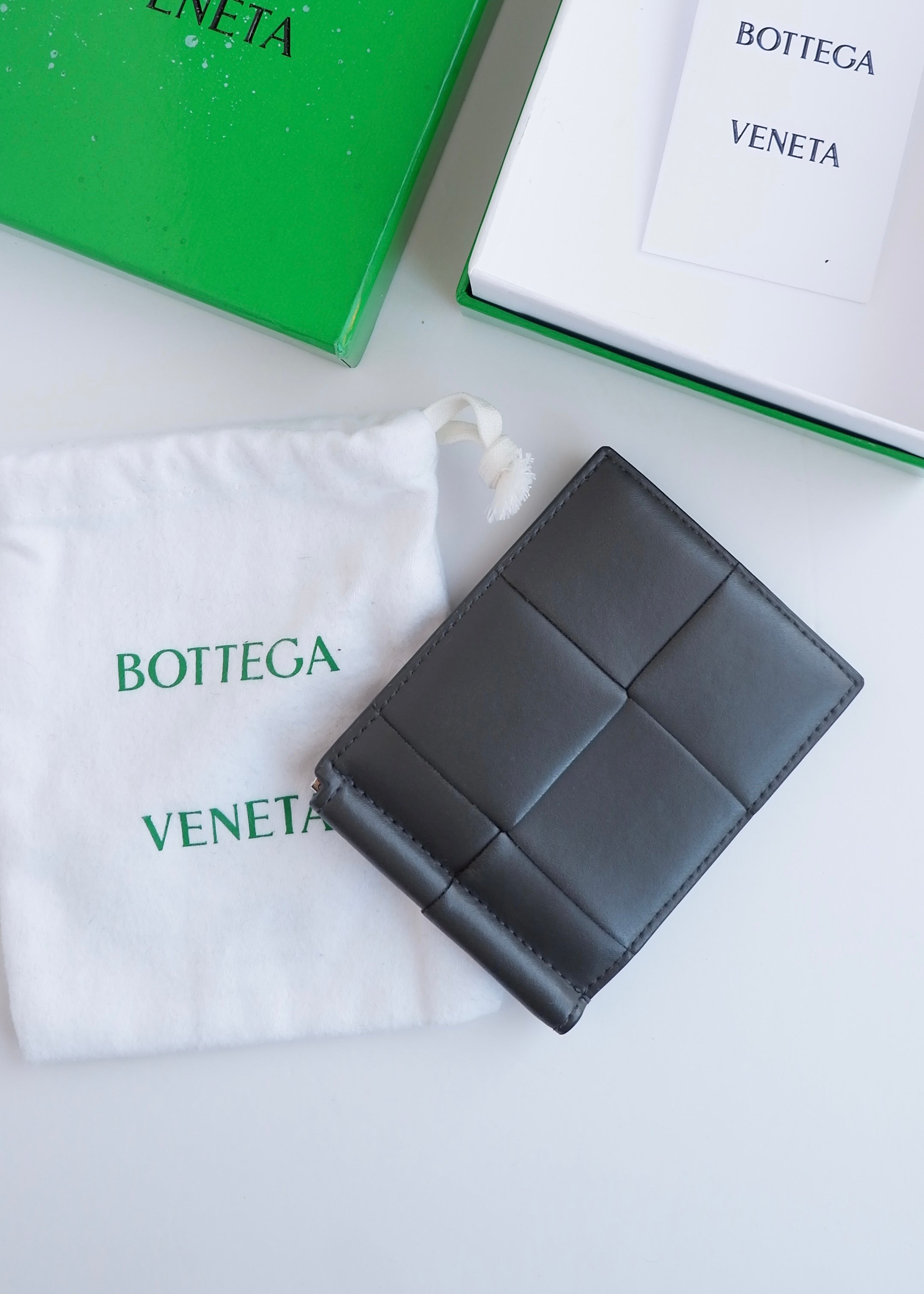 Portefeuille Bottega Veneta Cassette en cuir gris authentique d'occasion