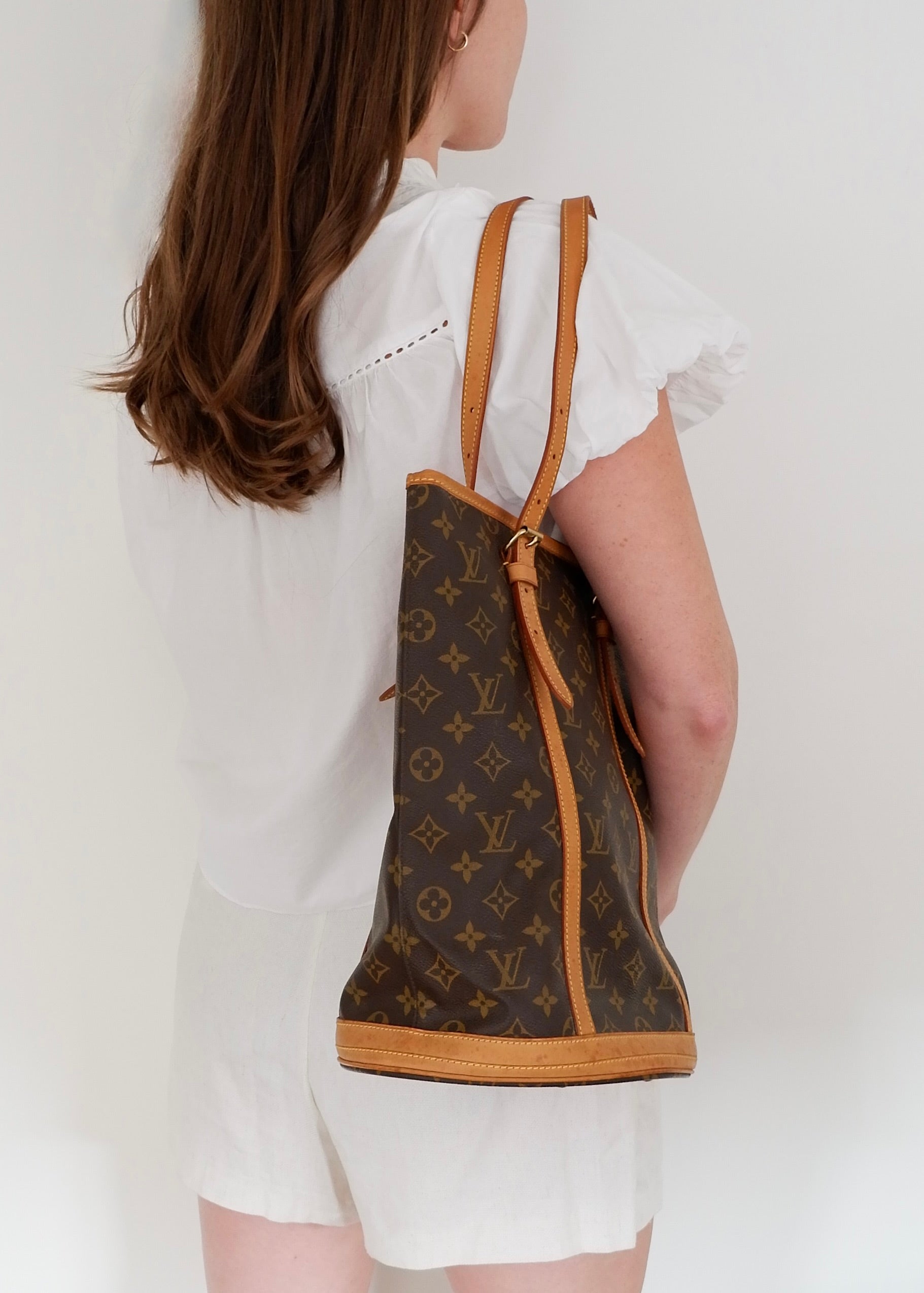 Preowned Louis Vuitton Monogram Bucket Bag GM W. Pouch