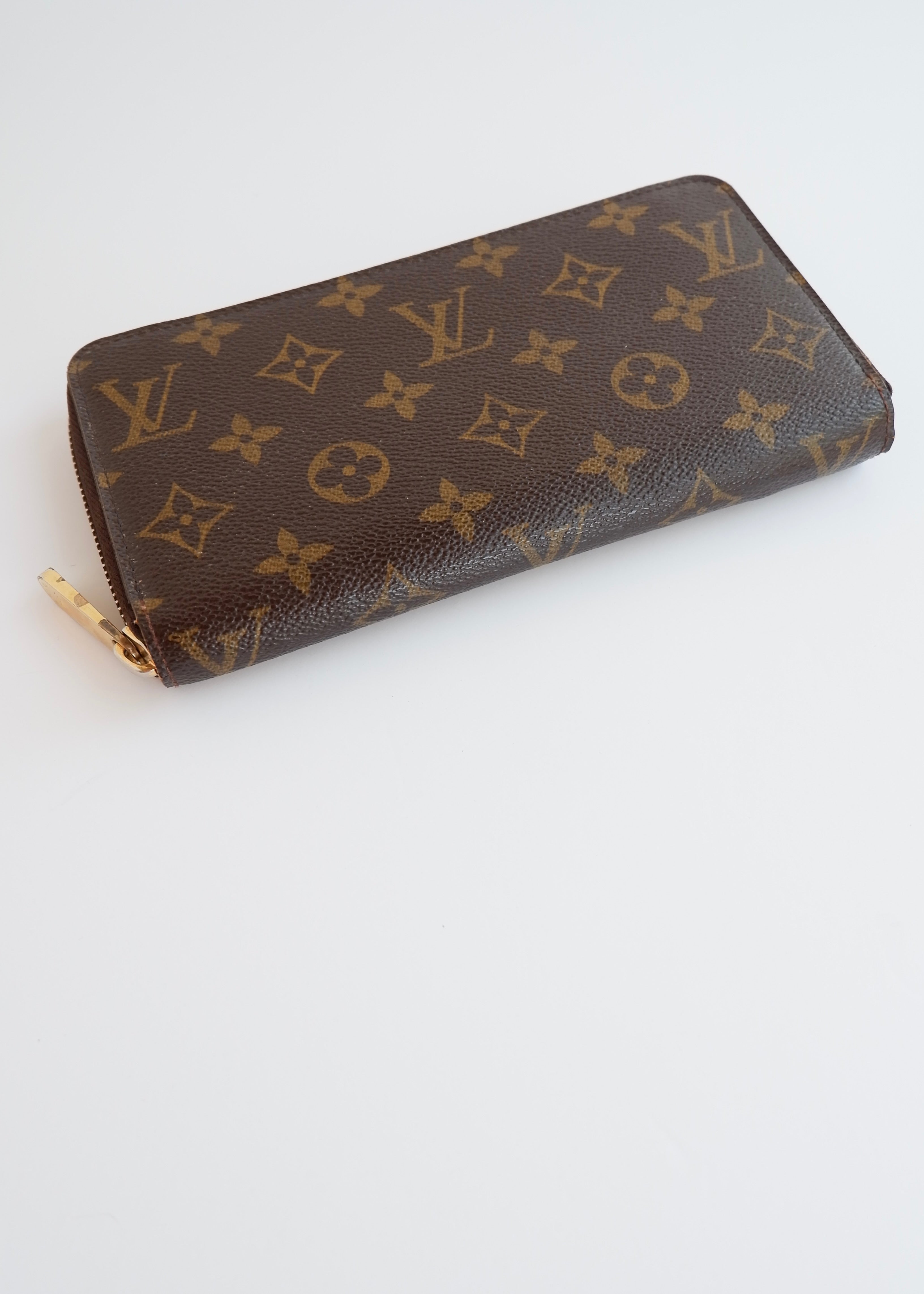 Portefeuille zippé Louis Vuitton Monogram d'occasion authentique