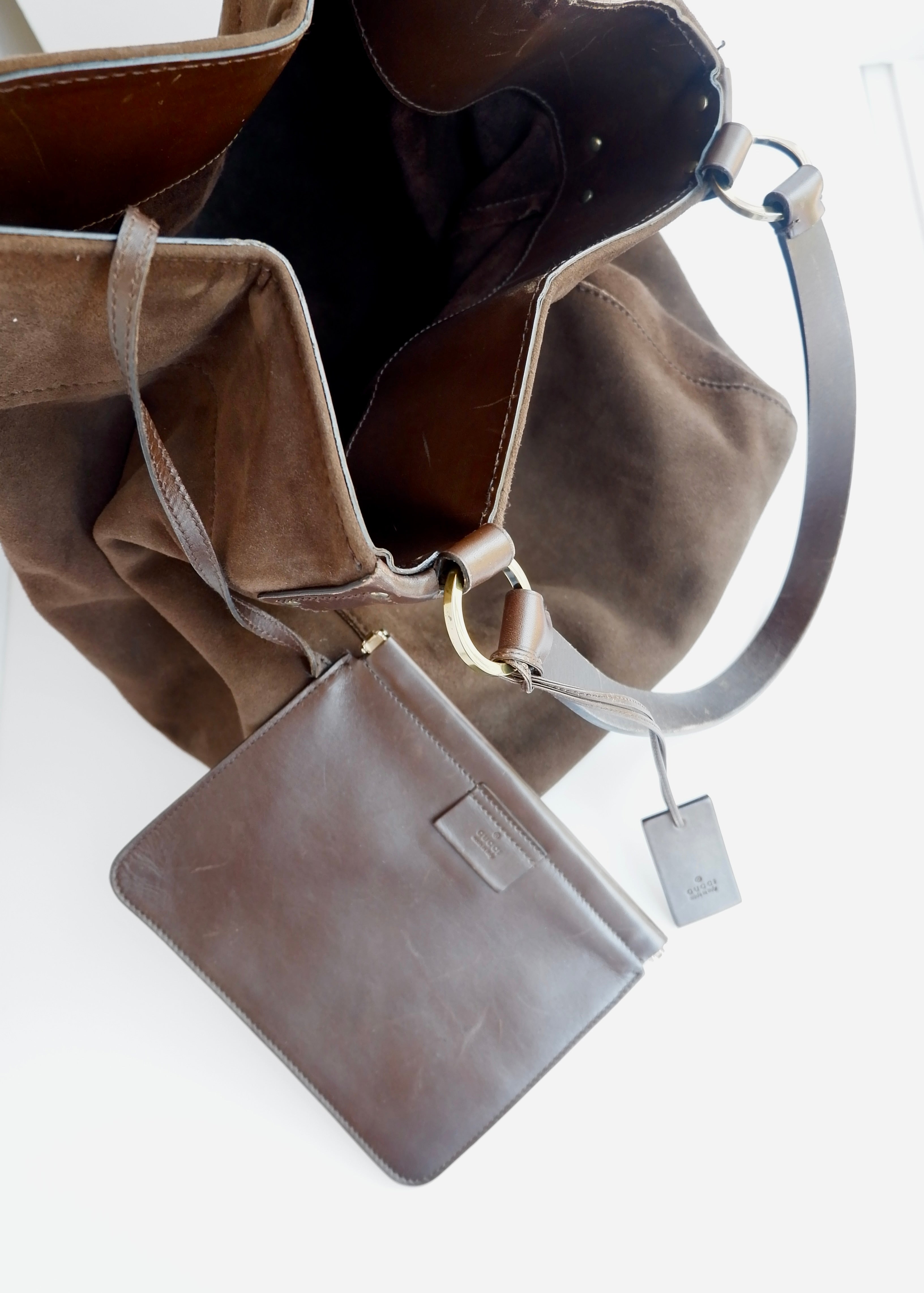 Sac à bandoulière hobo Gucci en daim marron authentique d'occasion