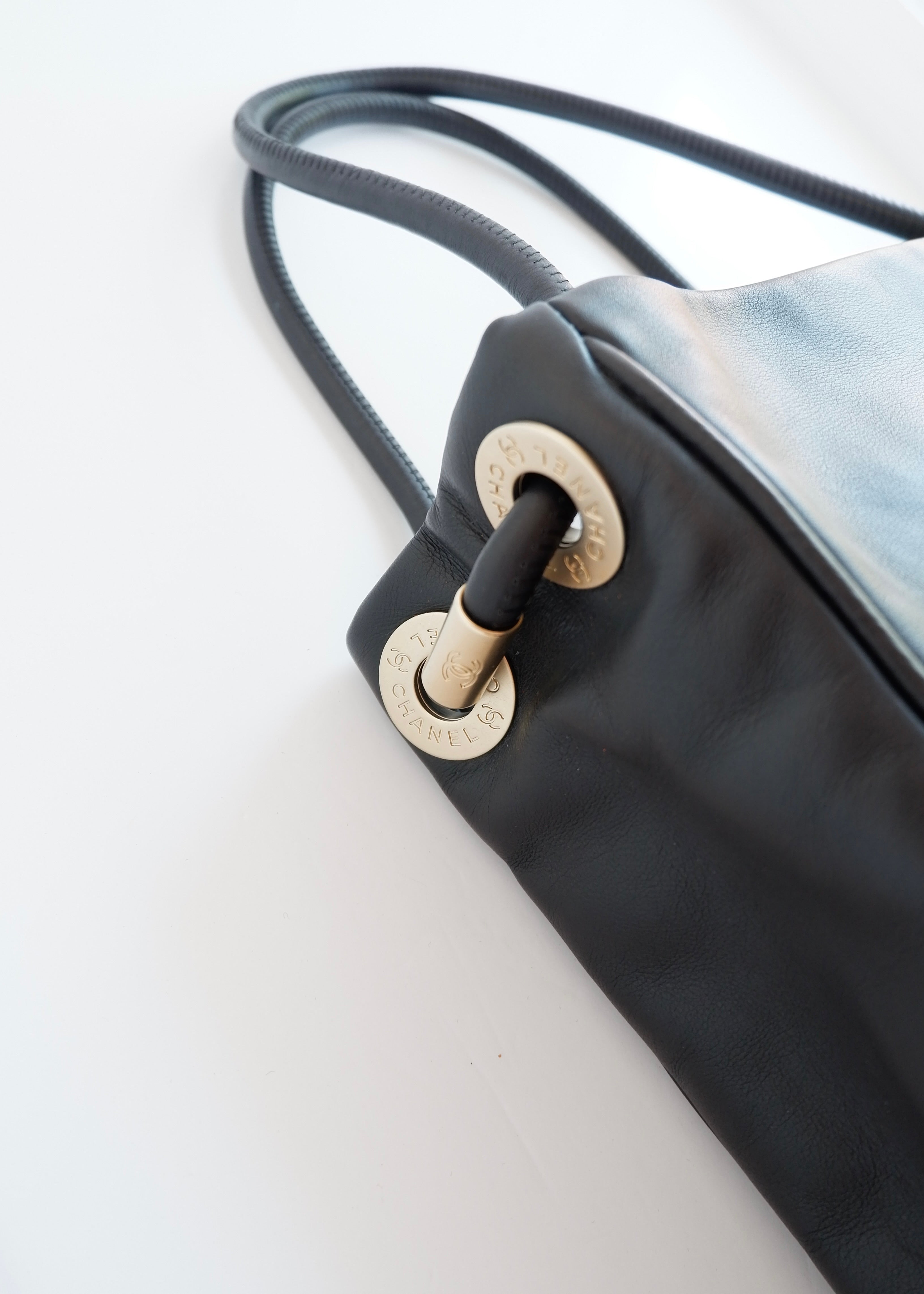 Preowned Chanel Black Leather Camellia Logo Tote Shoulder Bag