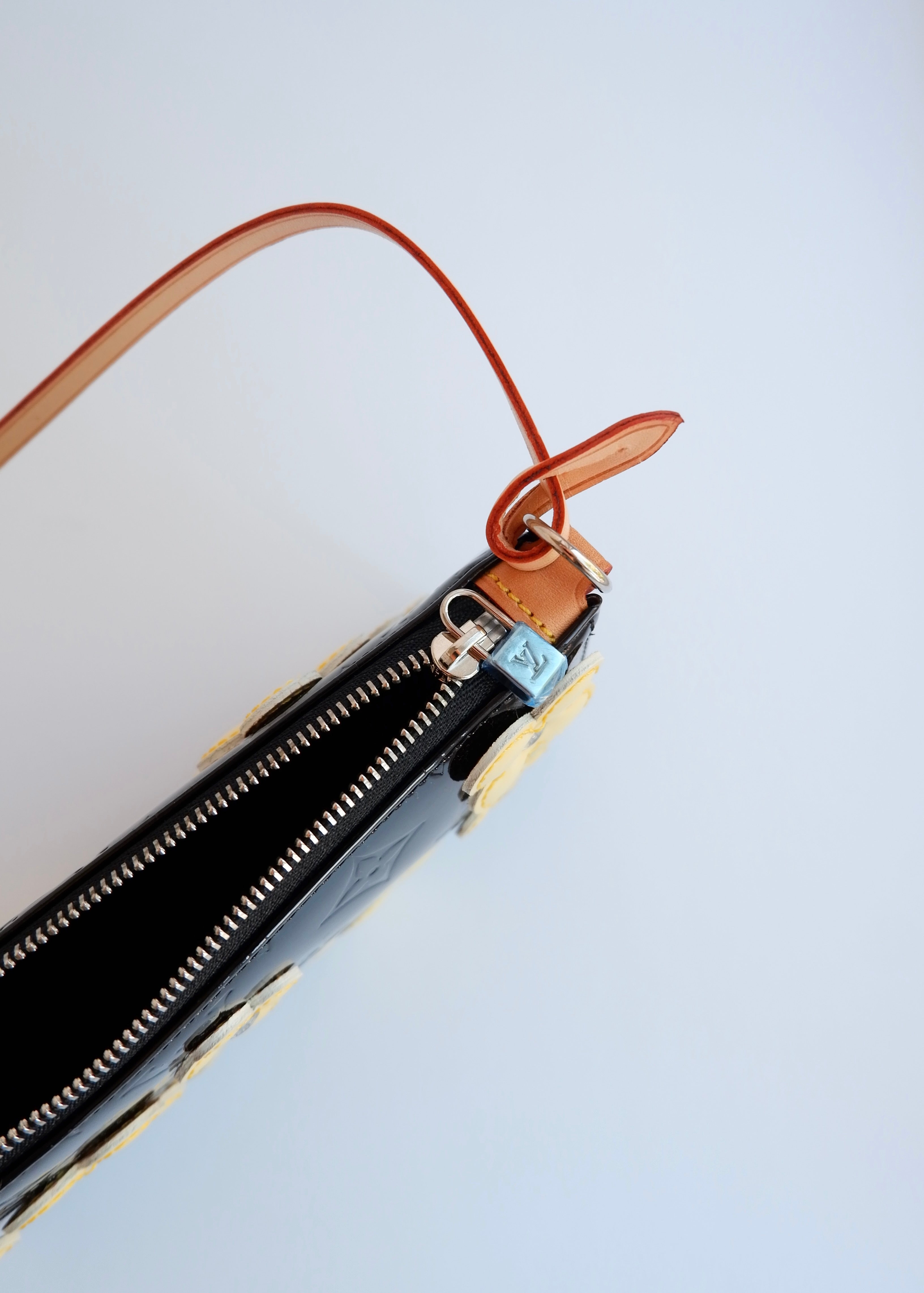 Pochette Louis Vuitton Lexington en Vernis Amarante Fleuri authentique d'occasion