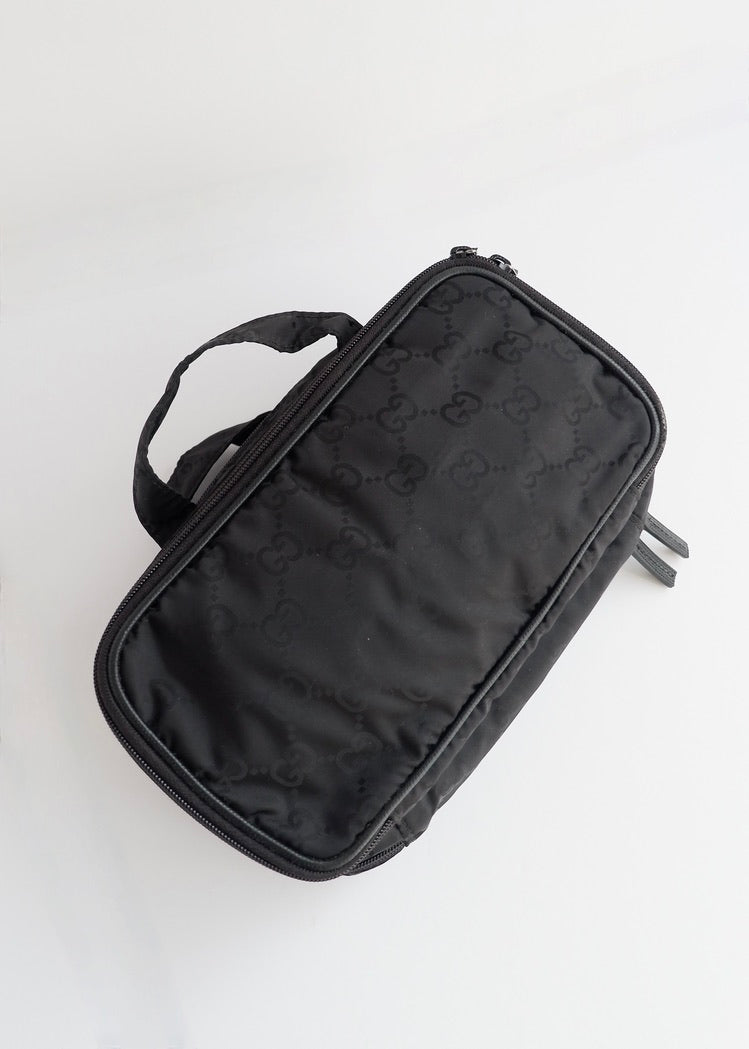 Pochette vanity Gucci en nylon GG noir d'occasion authentique