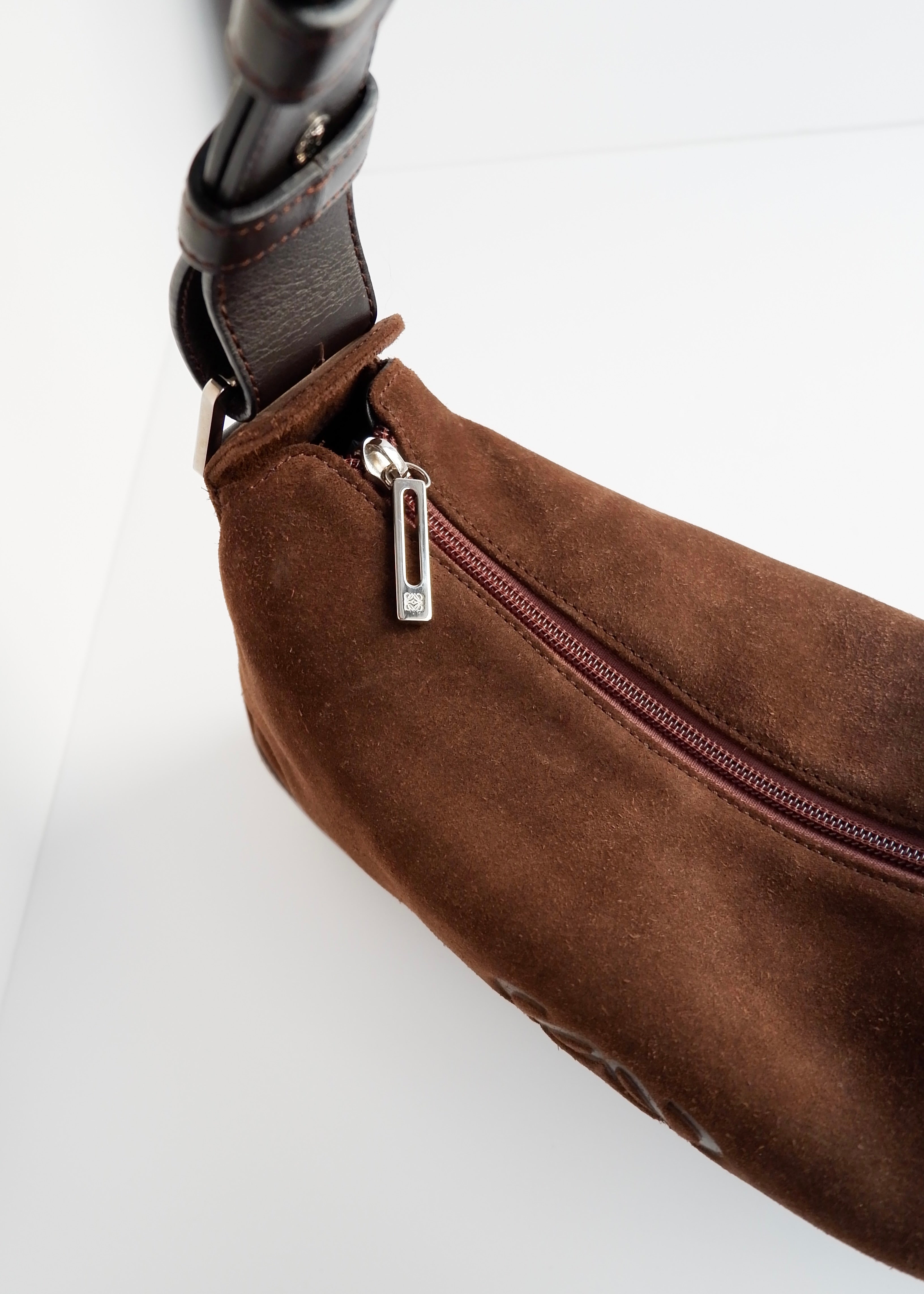 Sac bandoulière Loewe d'occasion authentique en daim marron