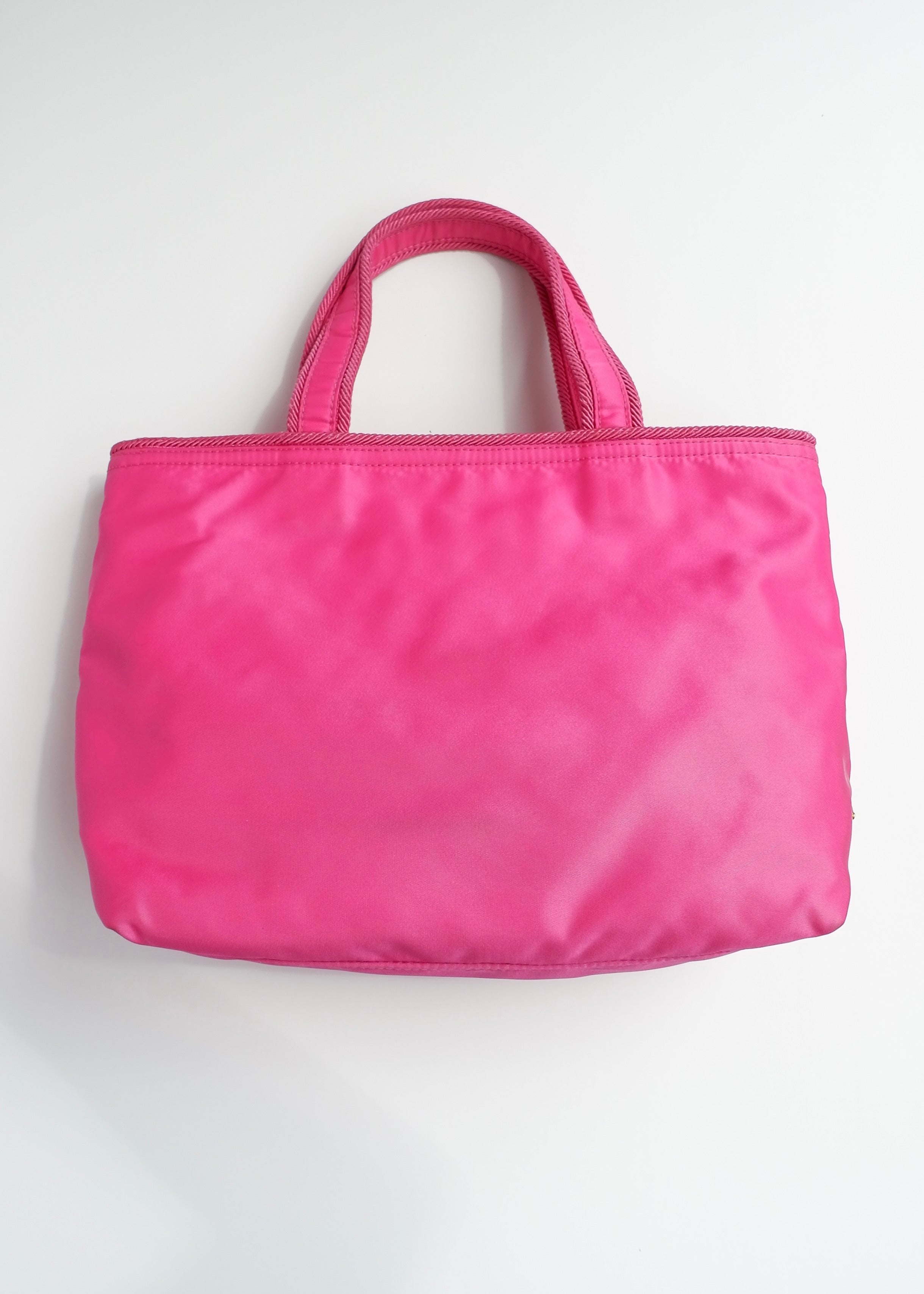 Authentique sac Prada deux façons en nylon rose vif d'occasion