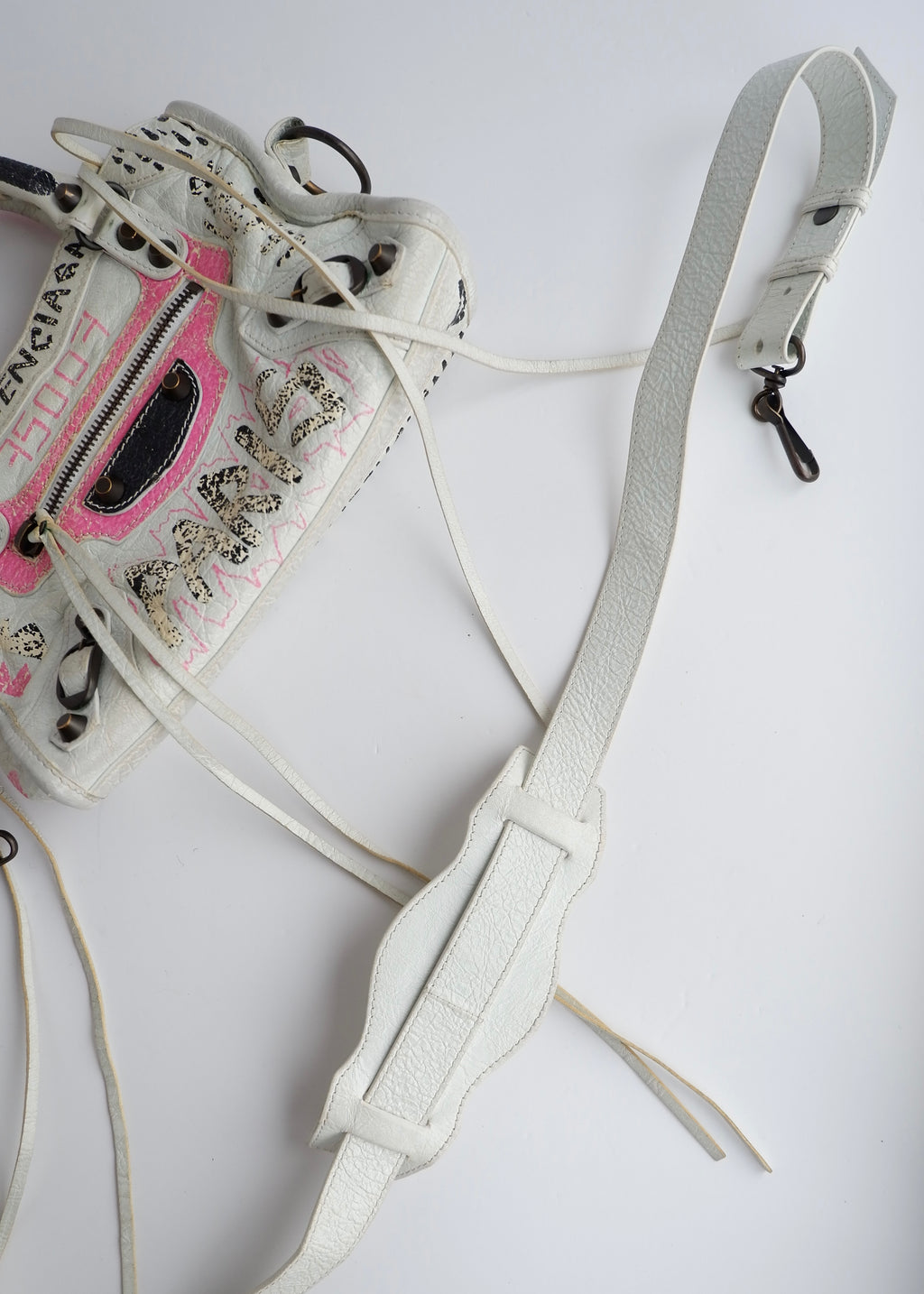 Sac Balenciaga City petite taille en cuir graffiti blanc/rose authentique d'occasion