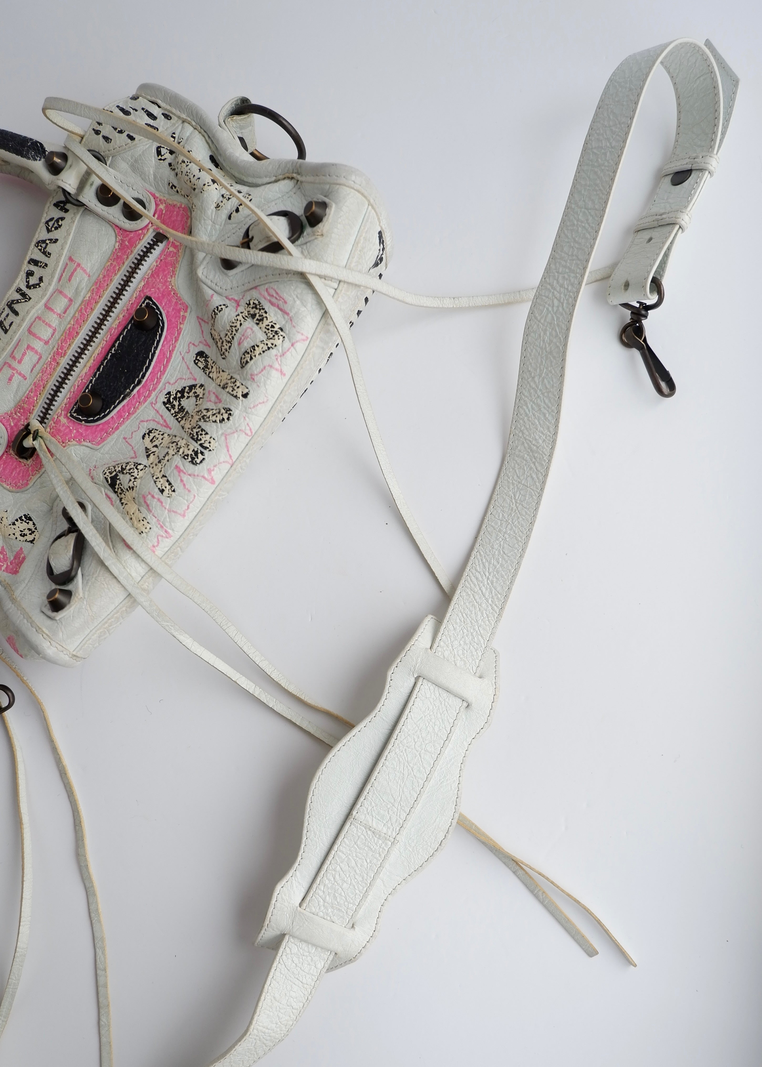 Sac Balenciaga City petite taille en cuir graffiti blanc/rose authentique d'occasion