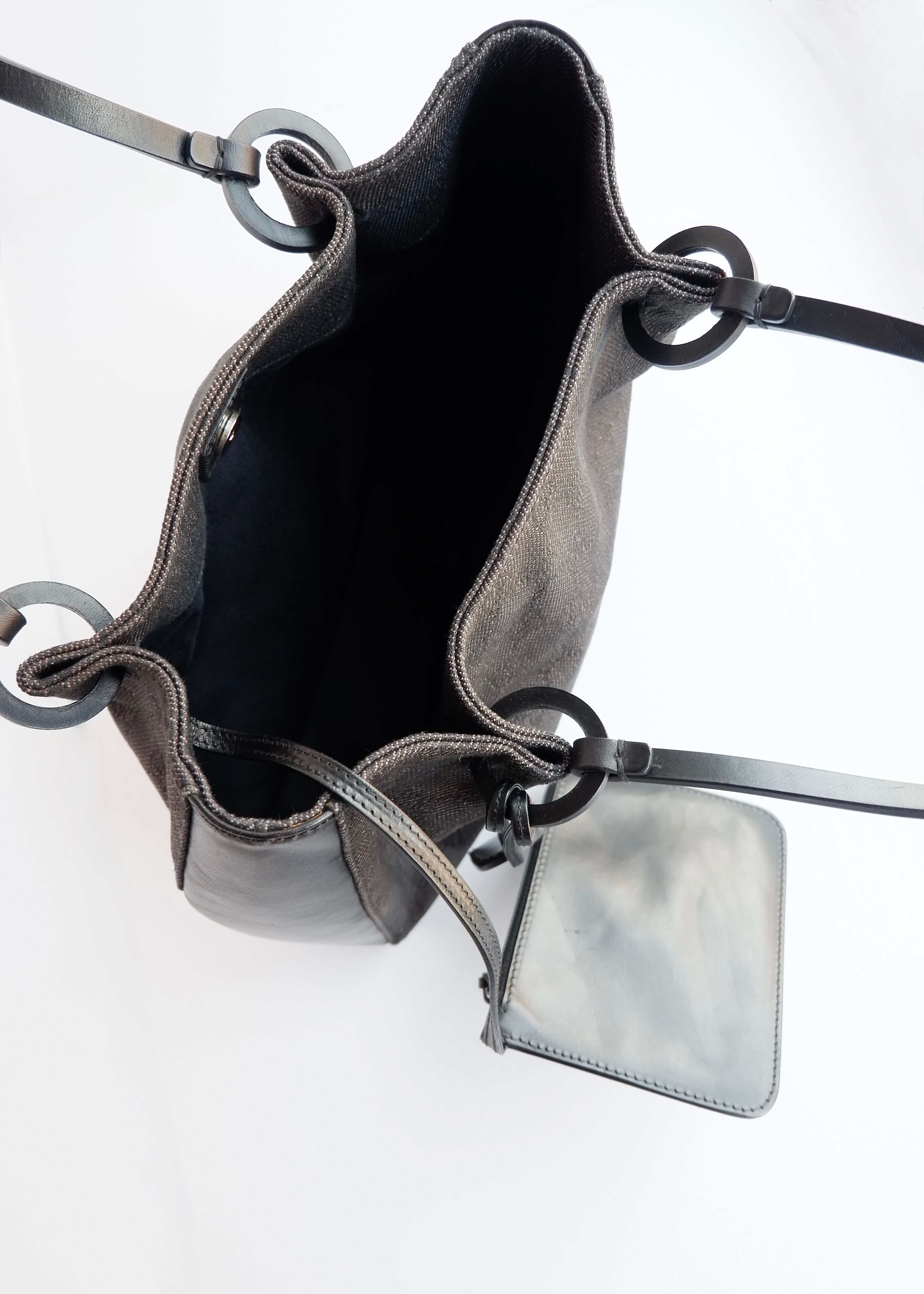 Authentique sac bandoulière Gucci d'occasion en toile GG en jean/cuir noir