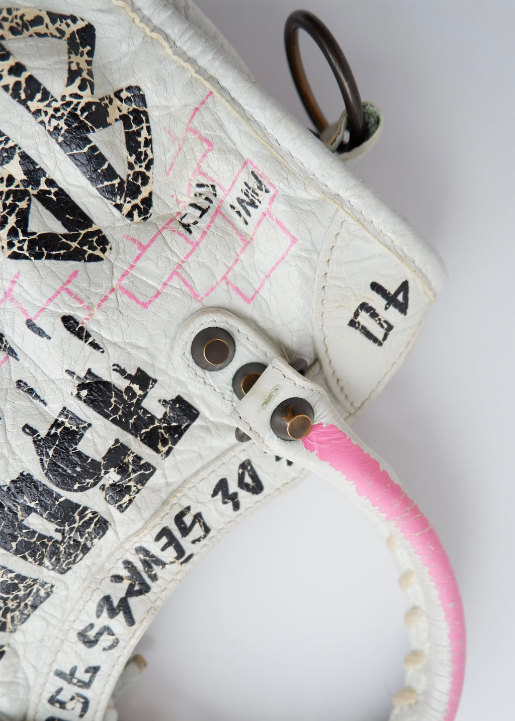 Sac Balenciaga City petite taille en cuir graffiti blanc/rose authentique d'occasion