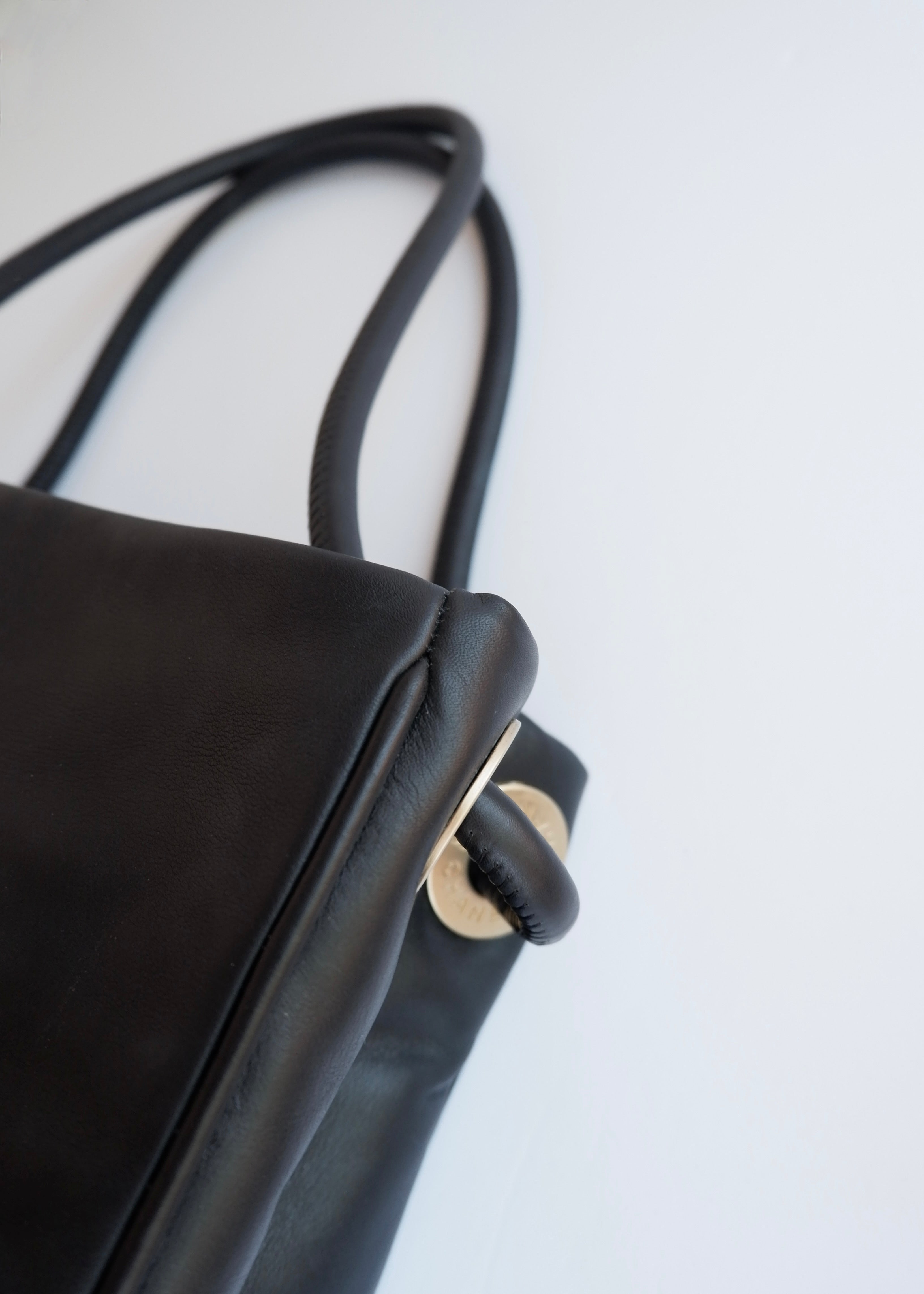Preowned Chanel Black Leather Camellia Logo Tote Shoulder Bag