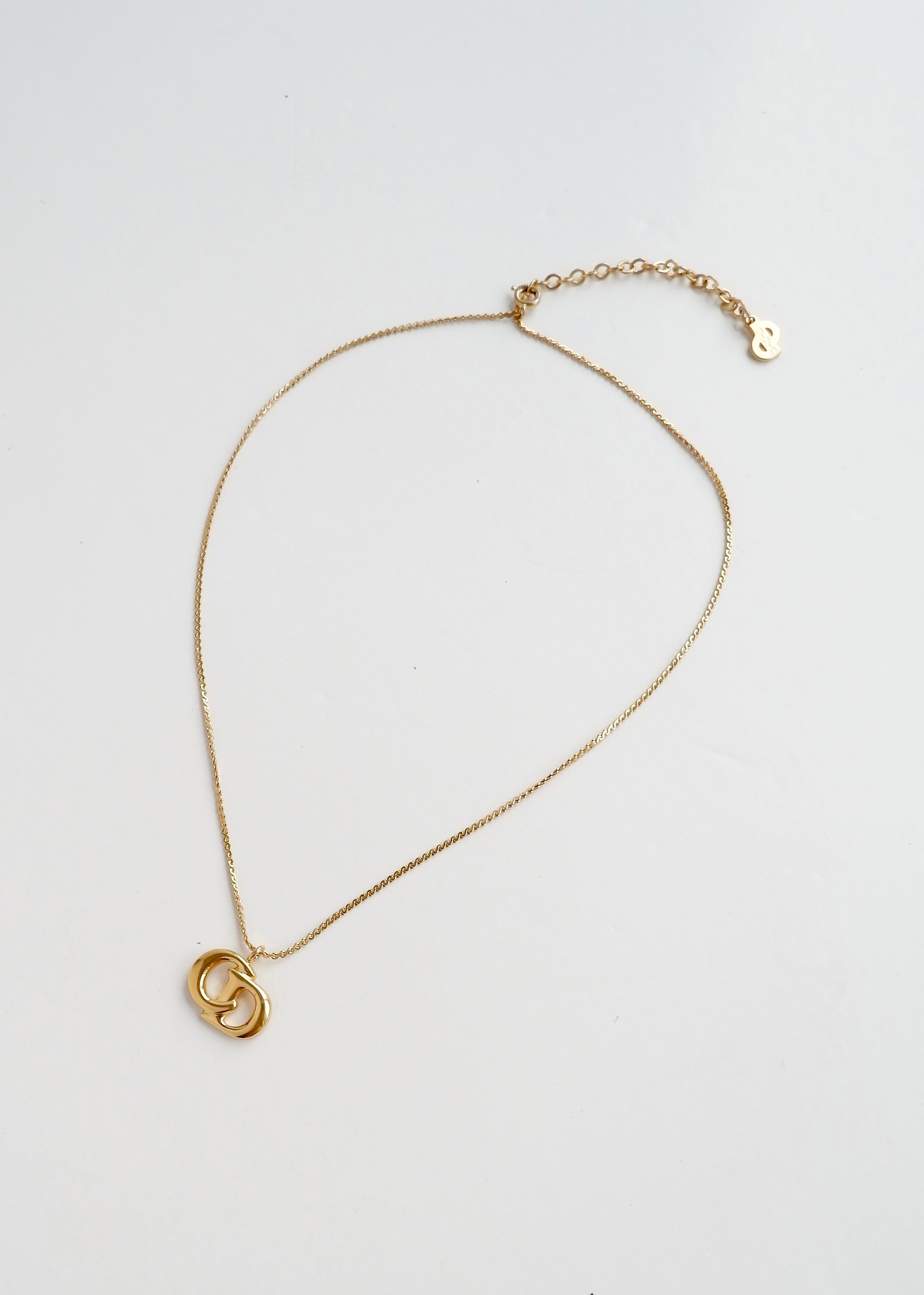 Authentique Collier Dior Vintage Pré-aimé en Métal Doré avec Logo CD