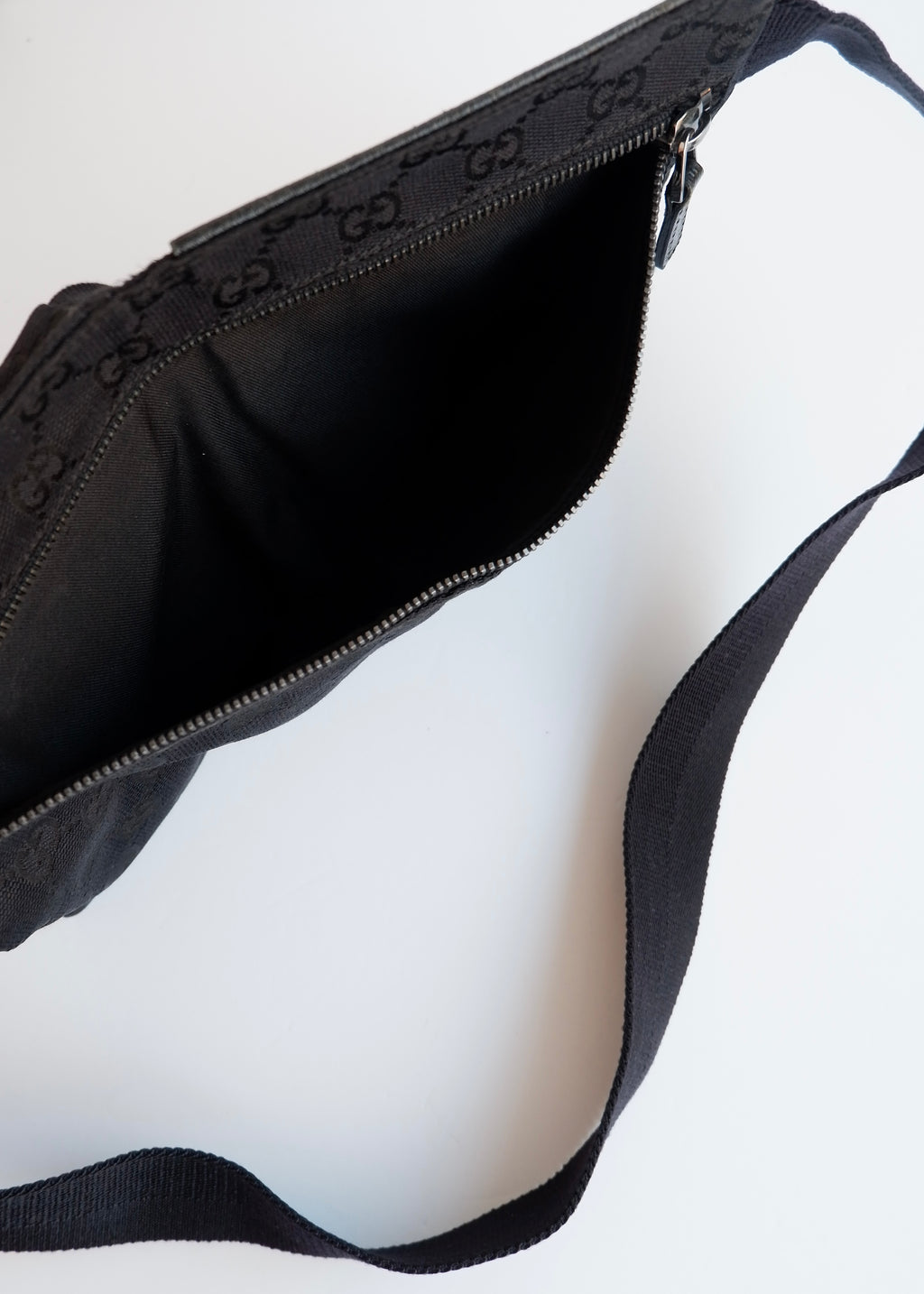 Authentique Sac Banane Gucci en Toile GG Noire Pré-aimé